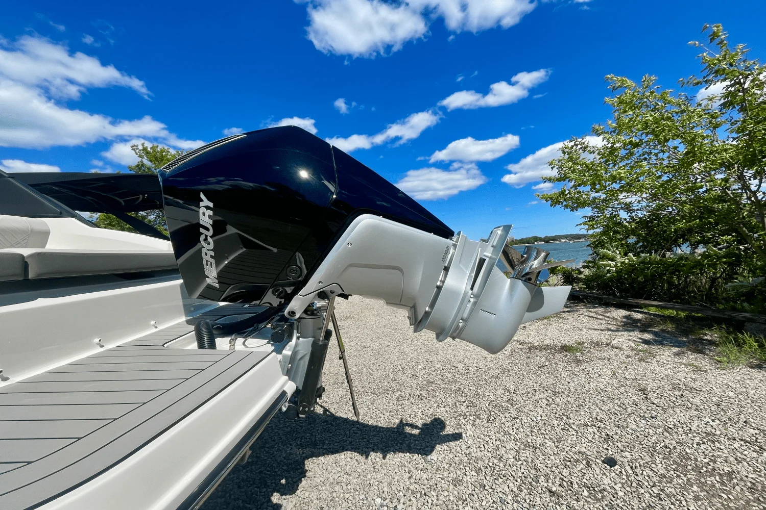 2026 Sea Ray SDX 250 Outboard Image Thumbnail #1