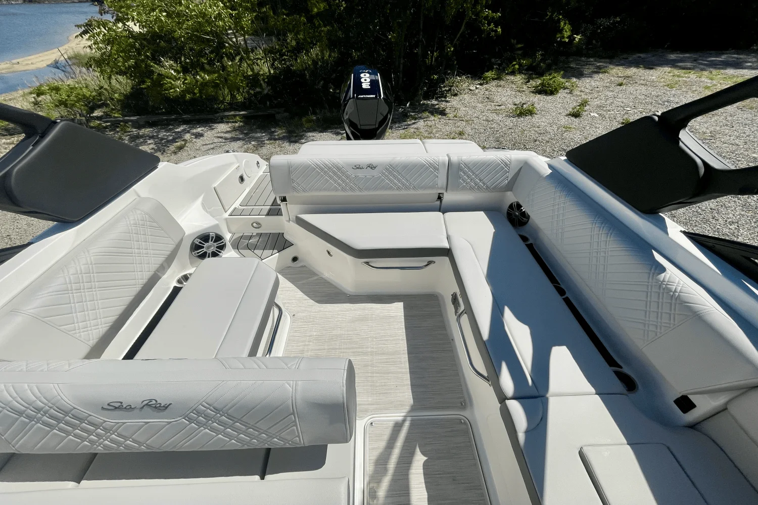 2026 Sea Ray SDX 250 Outboard Image Thumbnail #7