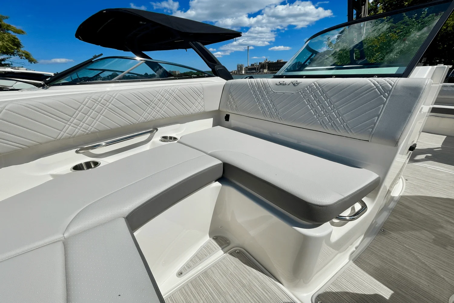 2026 Sea Ray SDX 250 Outboard Image Thumbnail #15