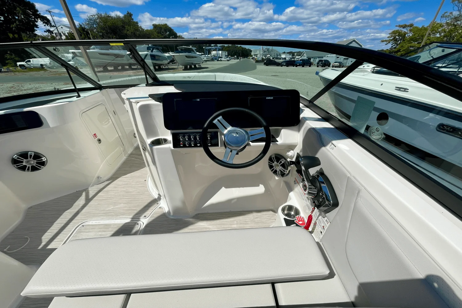 2026 Sea Ray SDX 250 Outboard Image Thumbnail #9