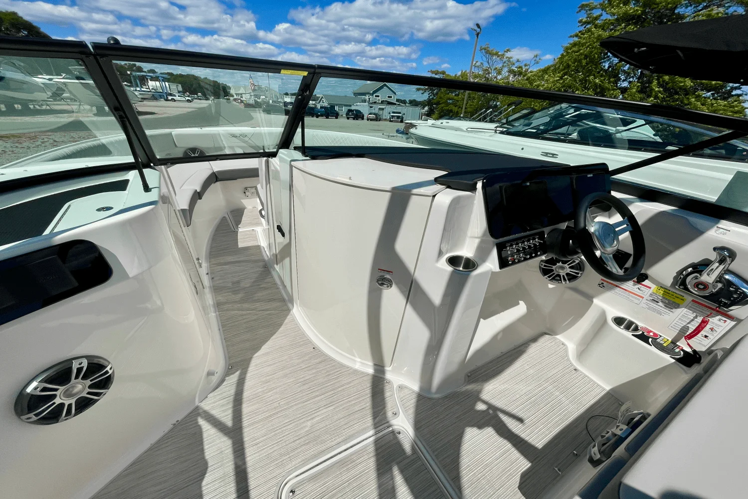 2026 Sea Ray SDX 250 Outboard Image Thumbnail #11