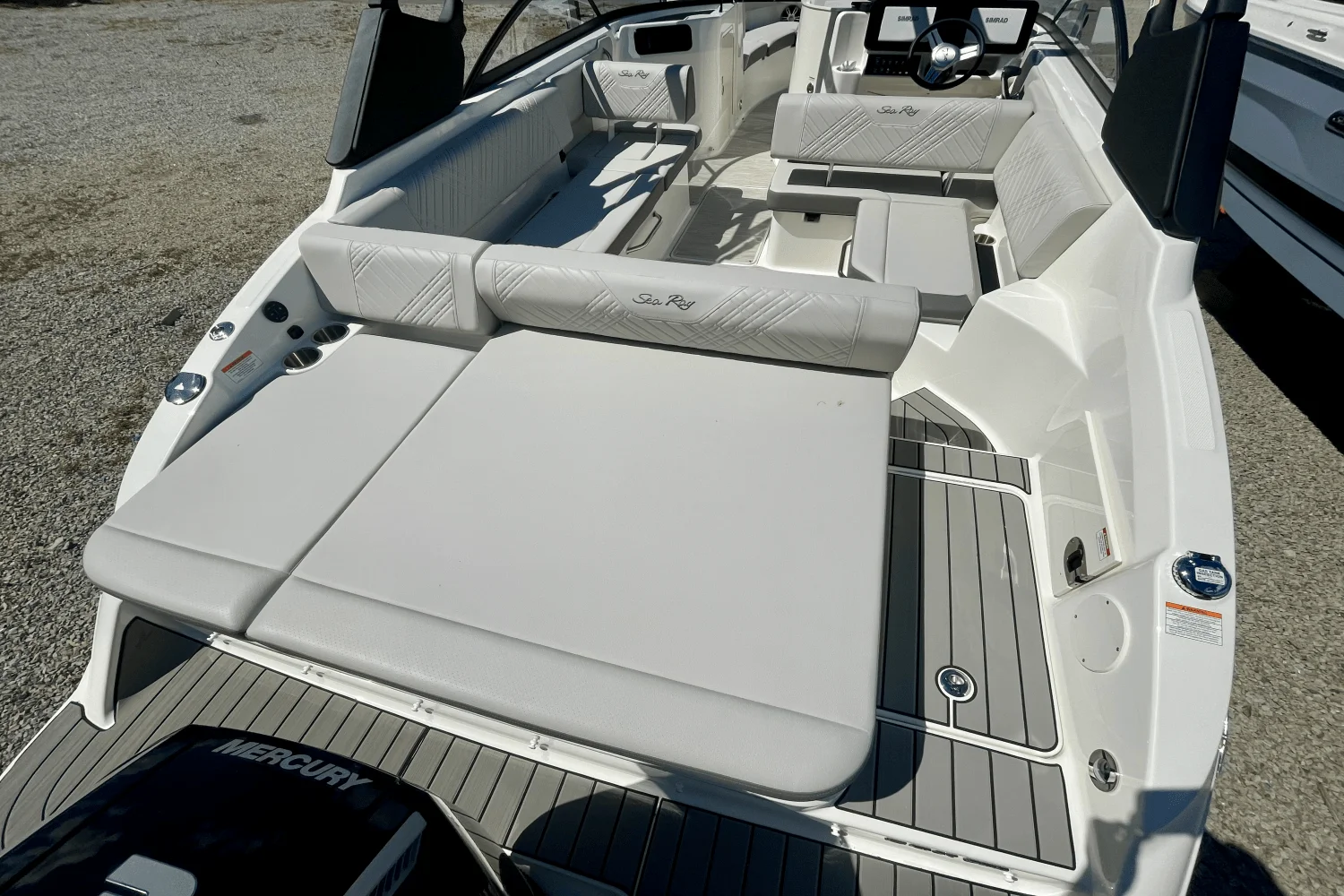 2026 Sea Ray SDX 250 Outboard Image Thumbnail #3