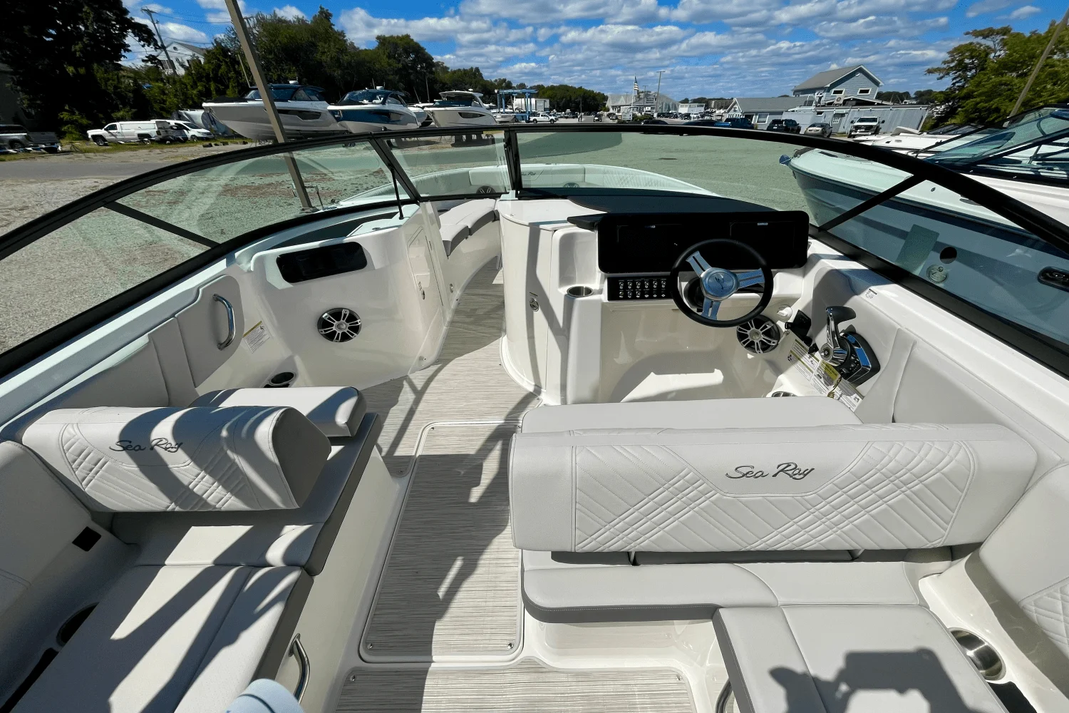 2026 Sea Ray SDX 250 Outboard Image Thumbnail #8