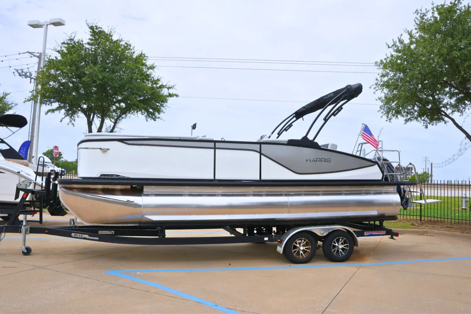 2027 Harris Sunliner 230 Image Thumbnail #0