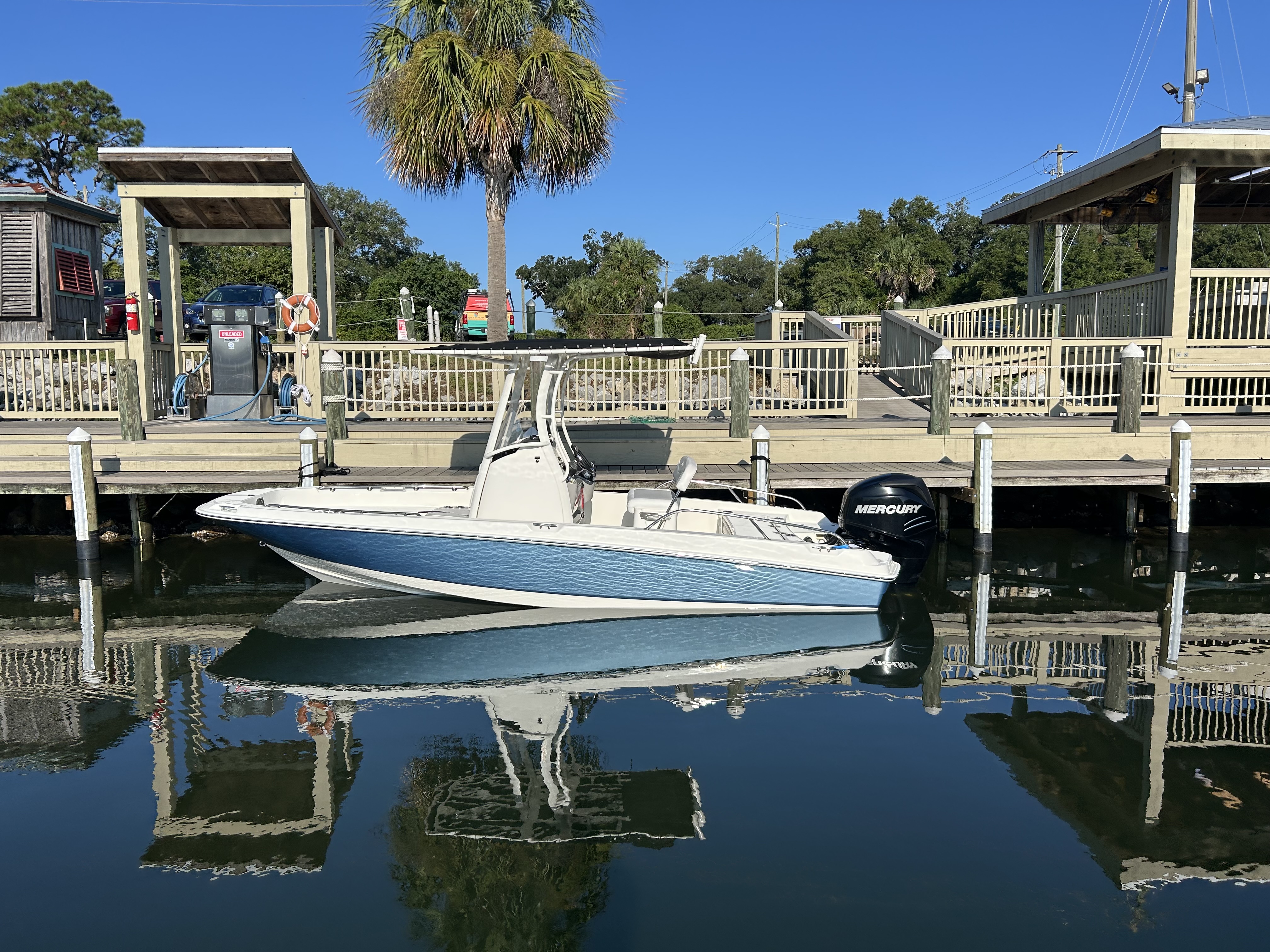 2016 Boston Whaler 210 DAUNTLESS Image Thumbnail #0