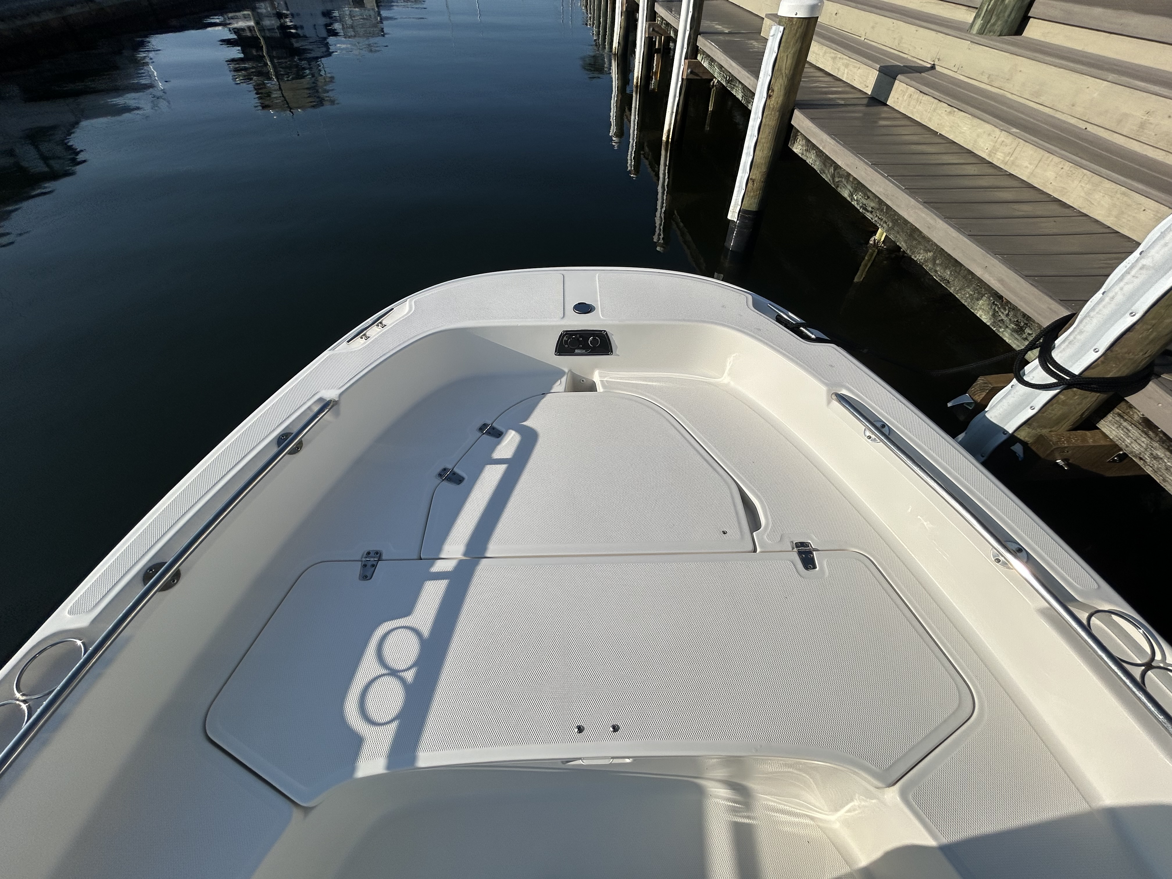 2016 Boston Whaler 210 DAUNTLESS Image Thumbnail #9