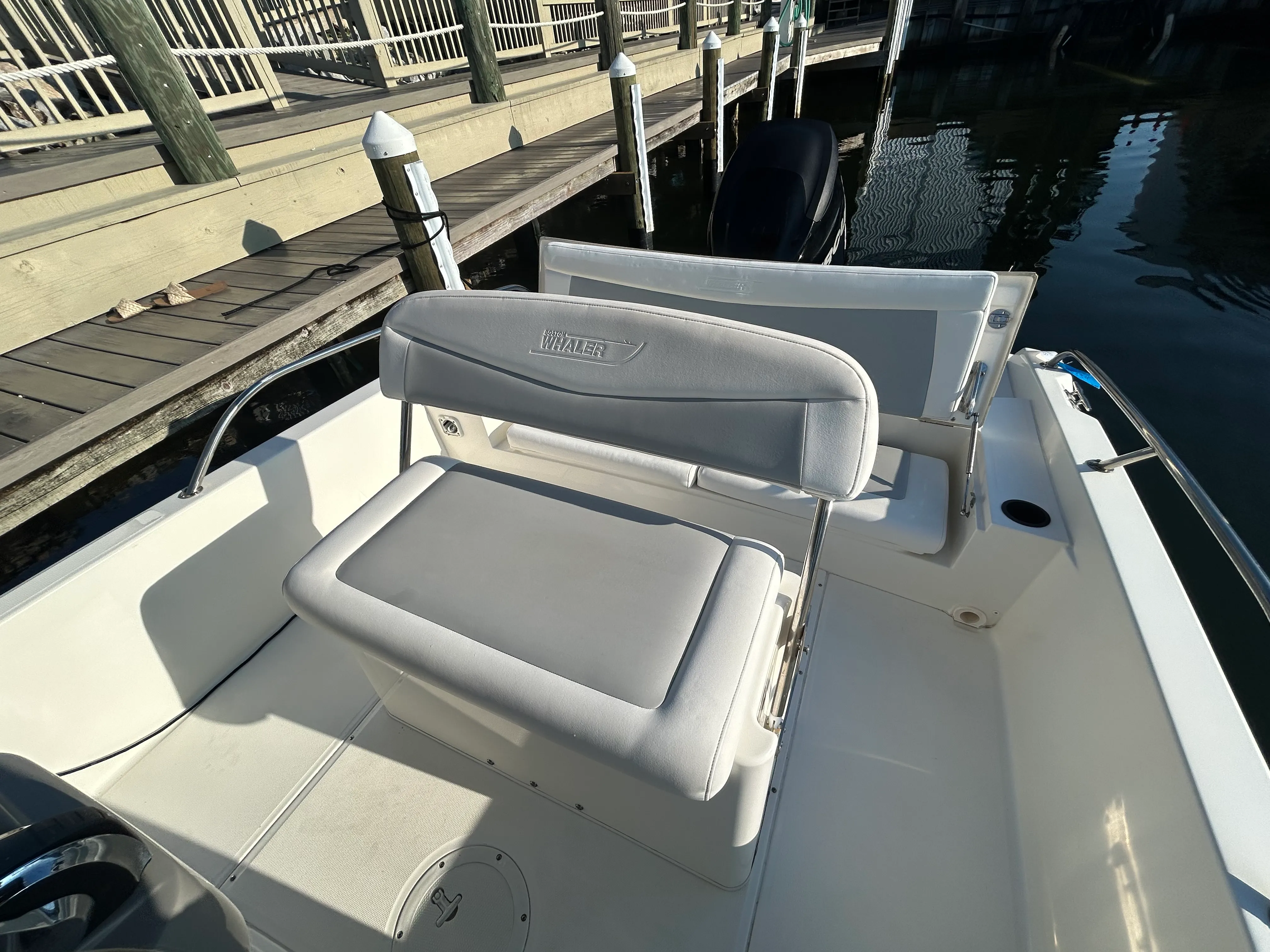 2016 Boston Whaler 210 DAUNTLESS Image Thumbnail #14