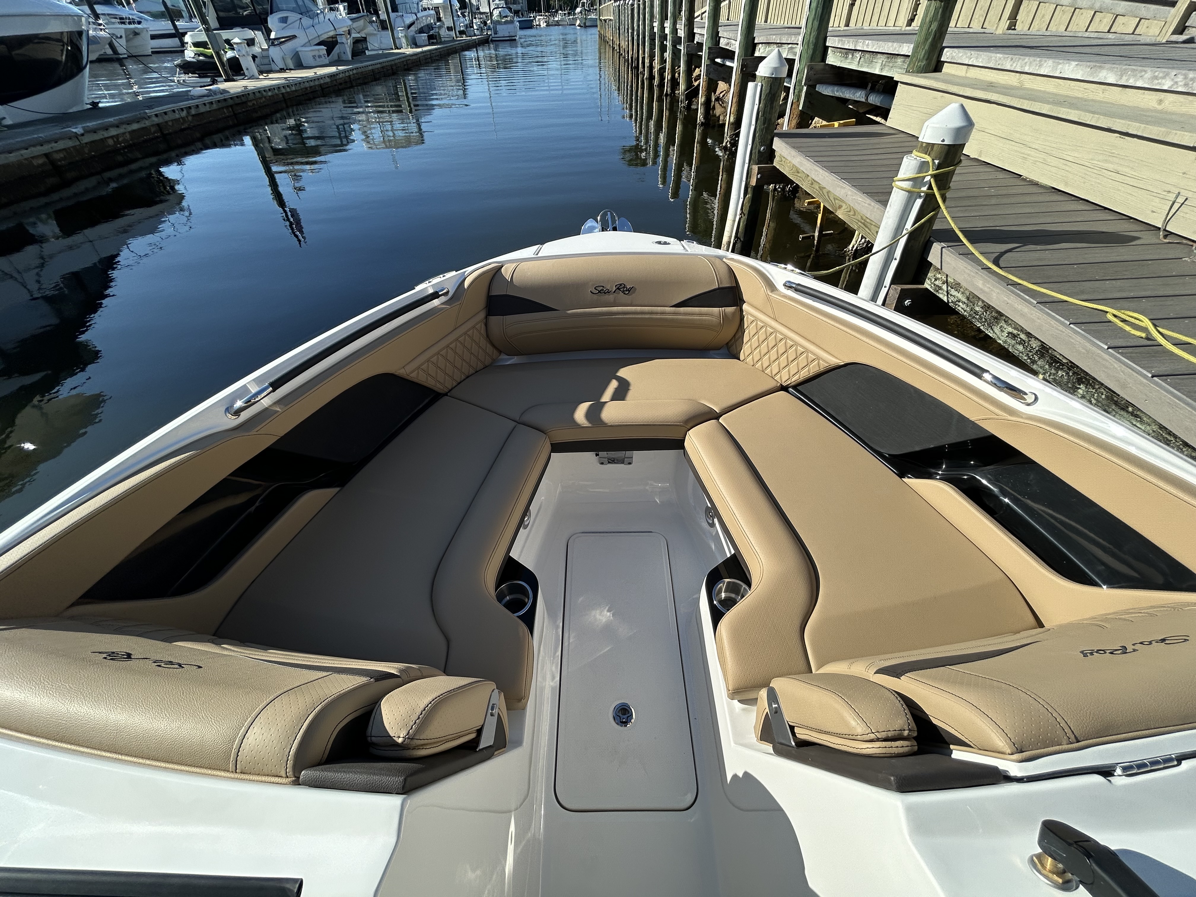 2026 Sea Ray SLX 260 Outboard Image Thumbnail #19