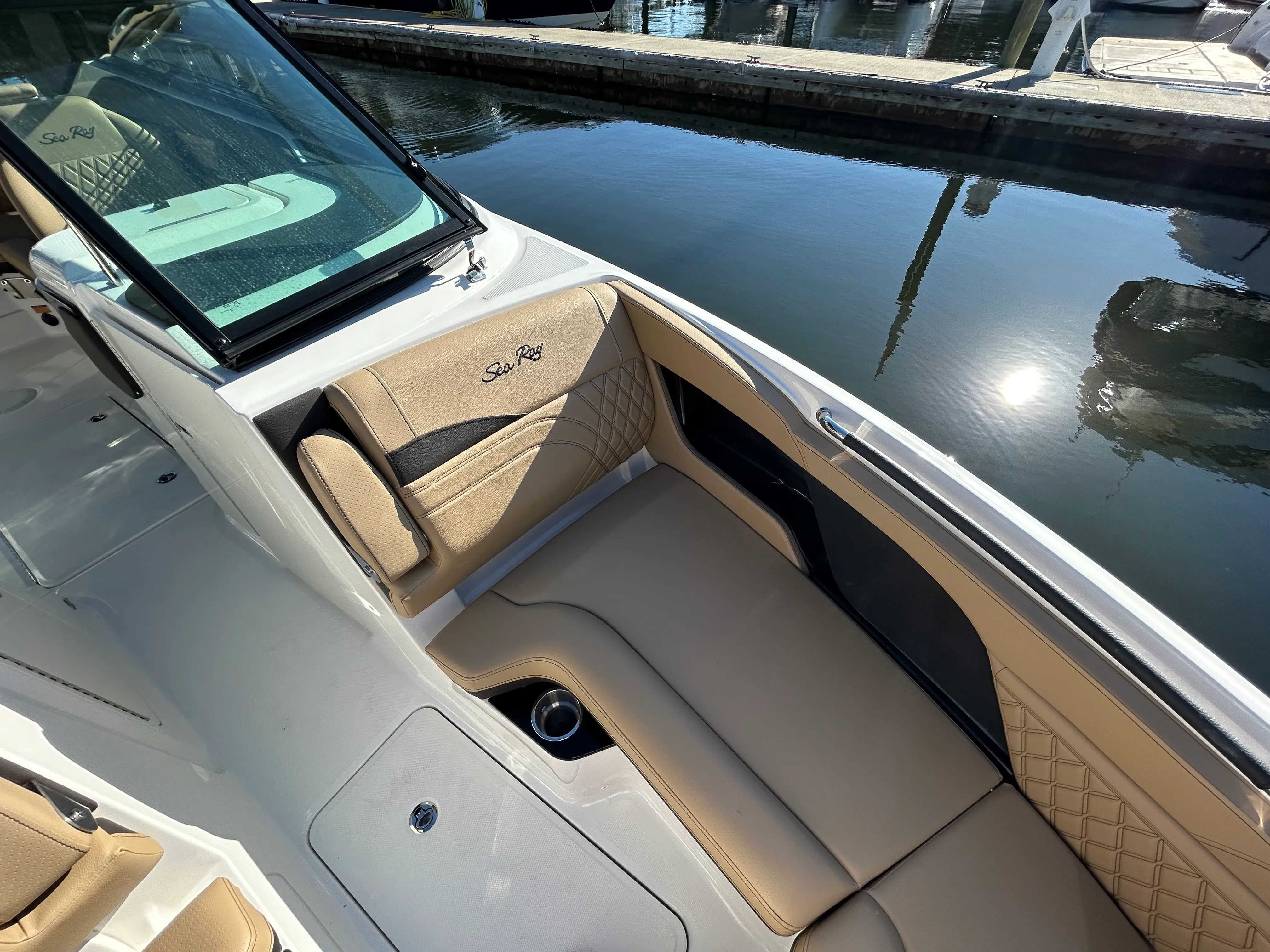 2026 Sea Ray SLX 260 Outboard Image Thumbnail #20