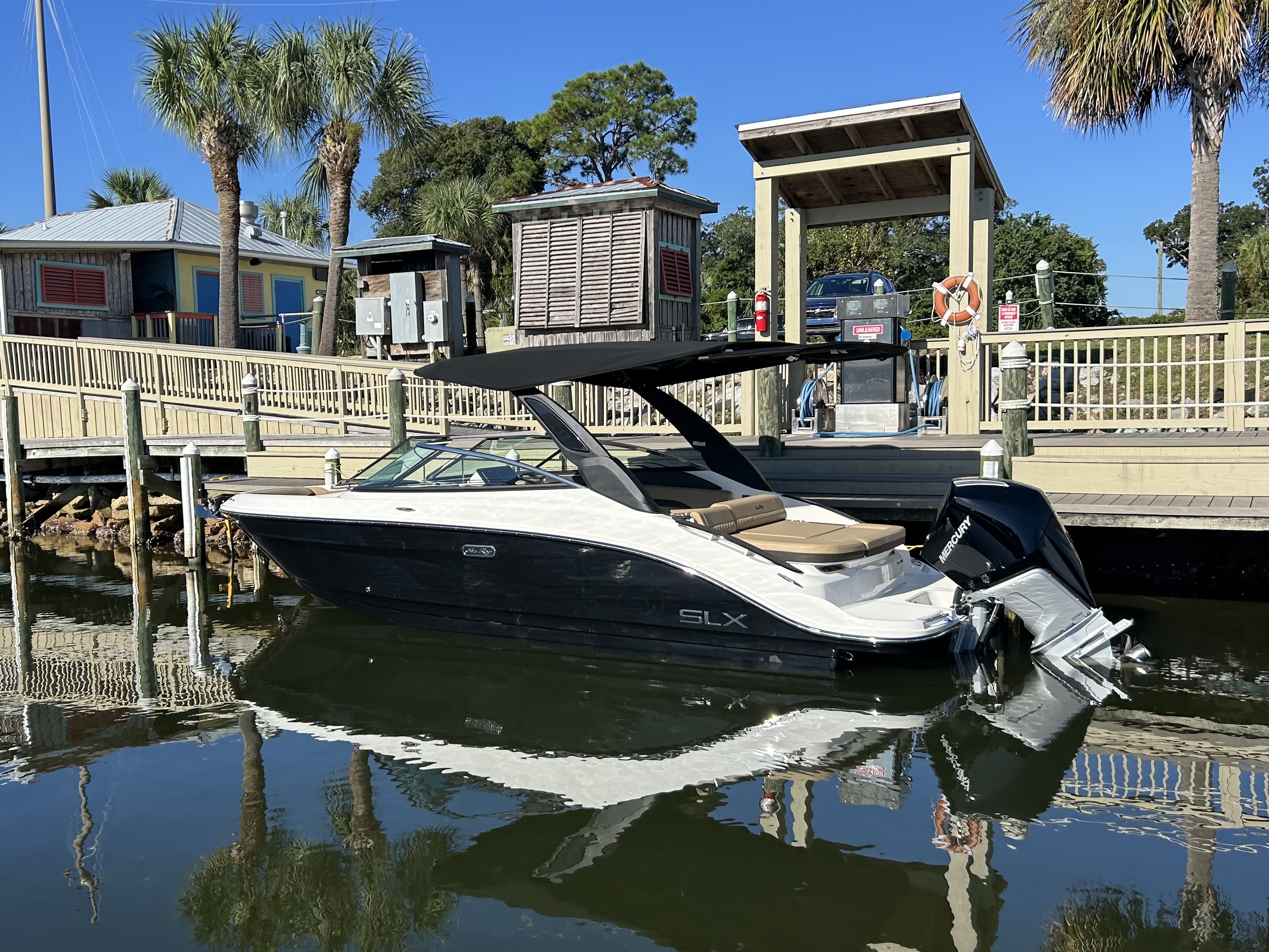 2026 Sea Ray SLX 260 Outboard Image Thumbnail #2