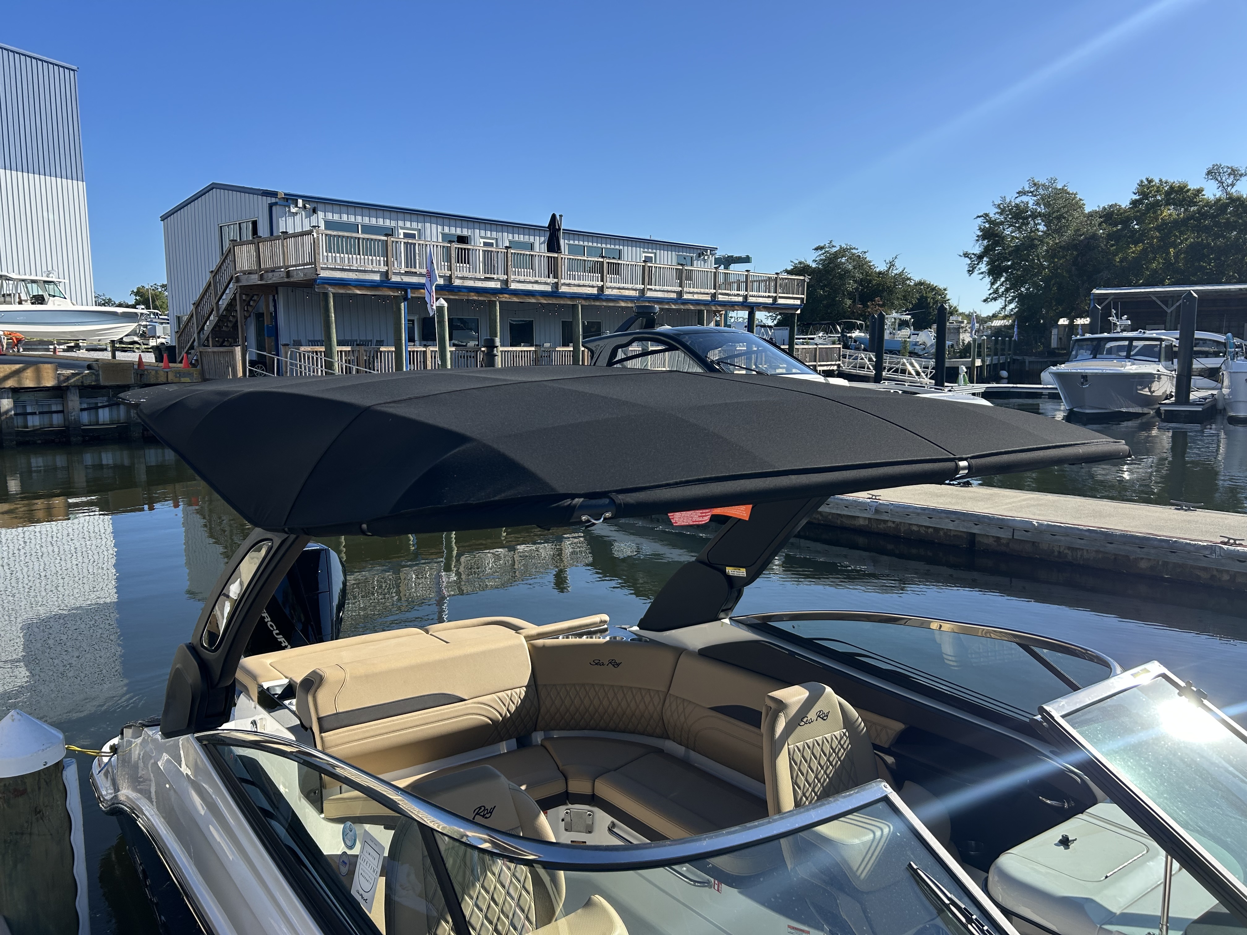 2026 Sea Ray SLX 260 Outboard Image Thumbnail #29