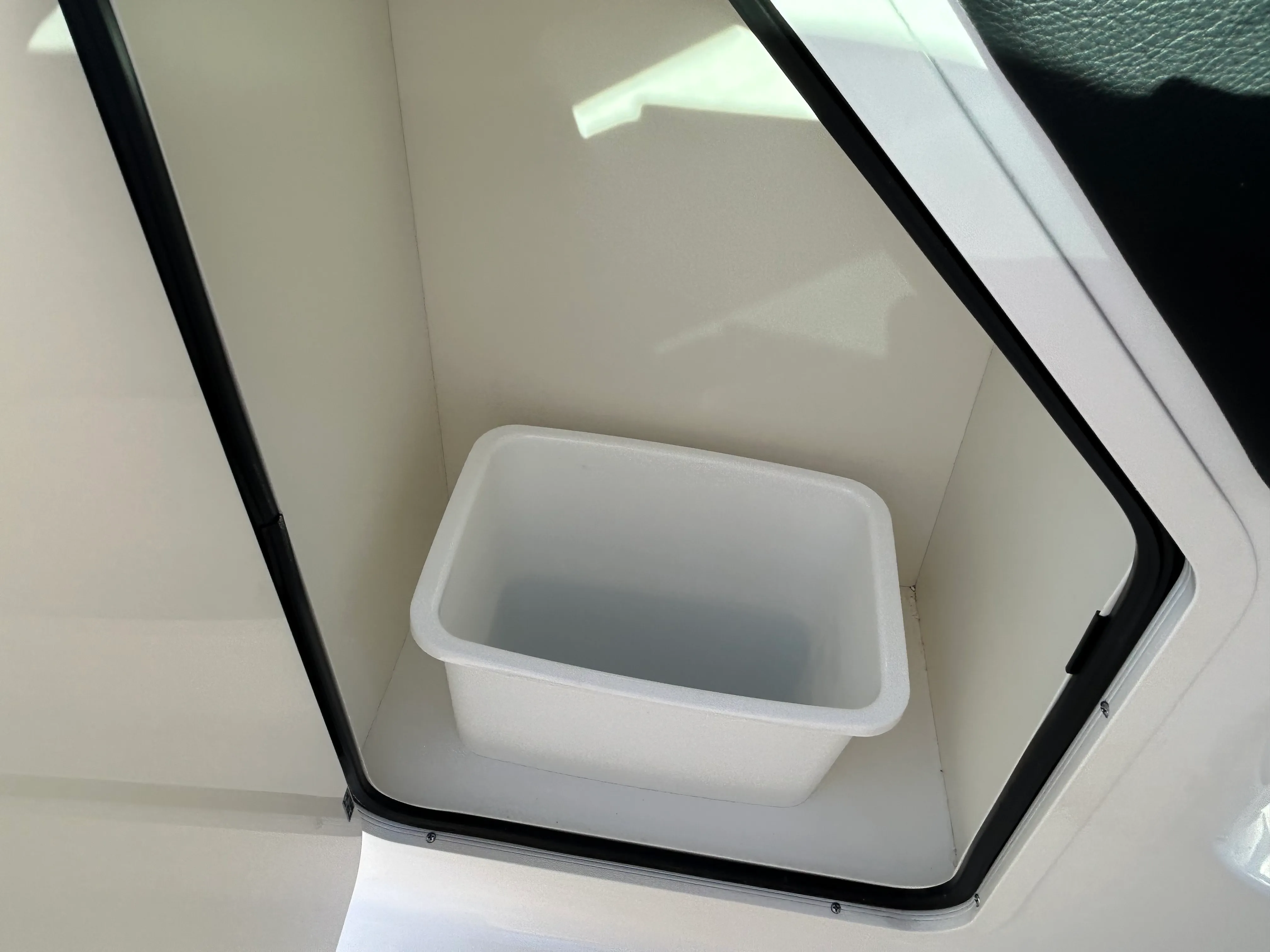 2026 Sea Ray SLX 260 Outboard Image Thumbnail #18