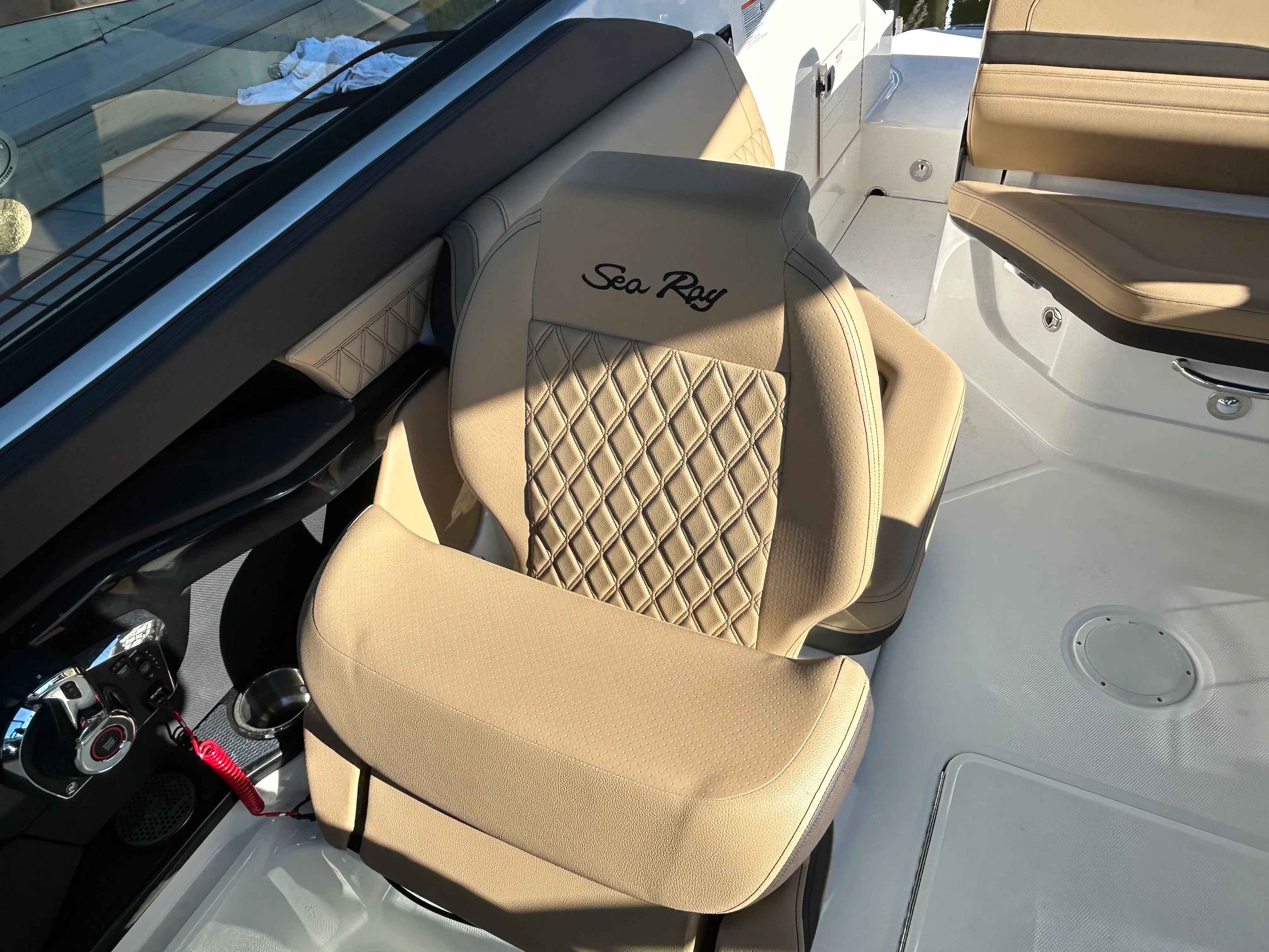 2026 Sea Ray SLX 260 Outboard Image Thumbnail #15