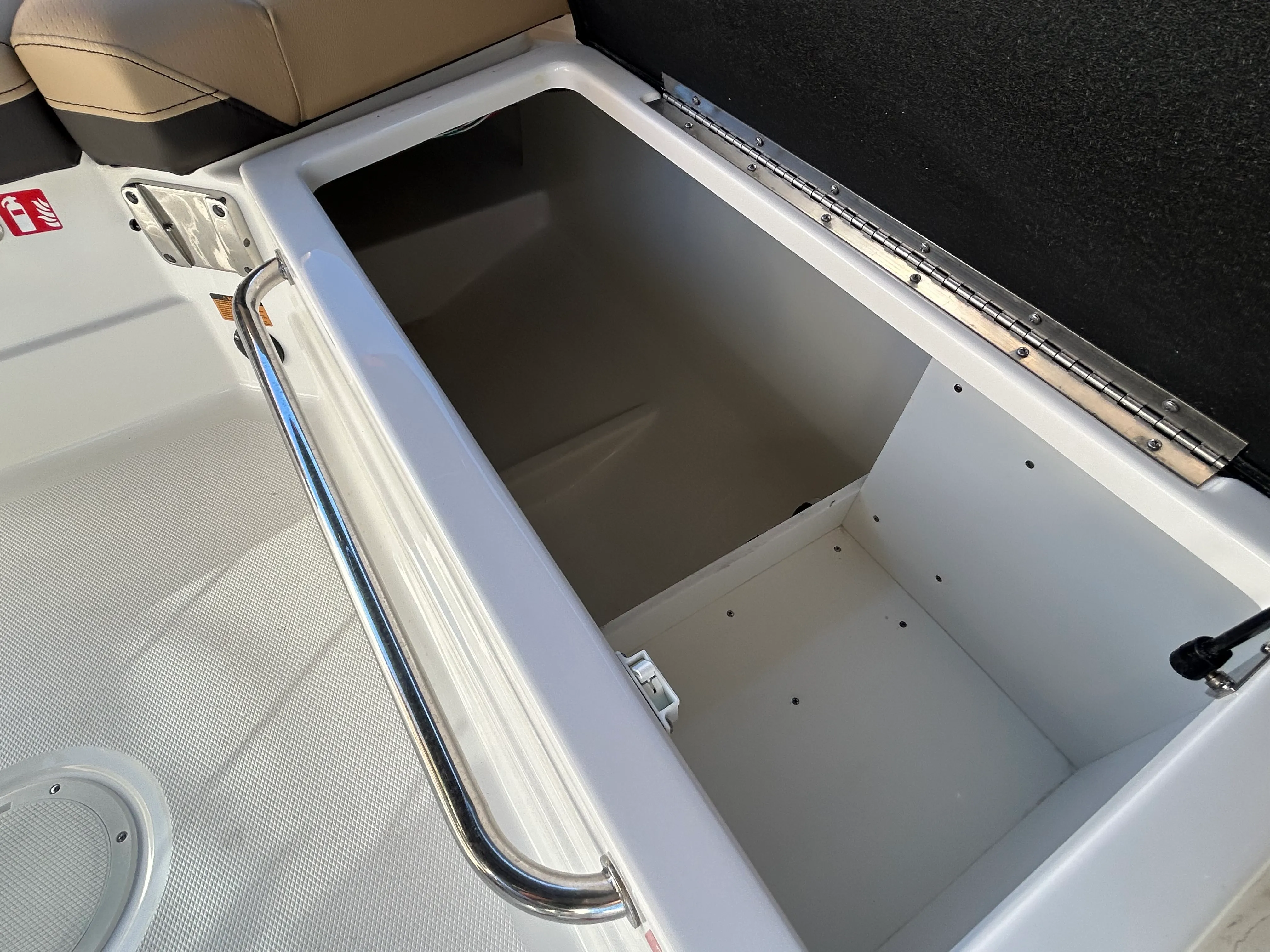 2026 Sea Ray SLX 260 Outboard Image Thumbnail #10