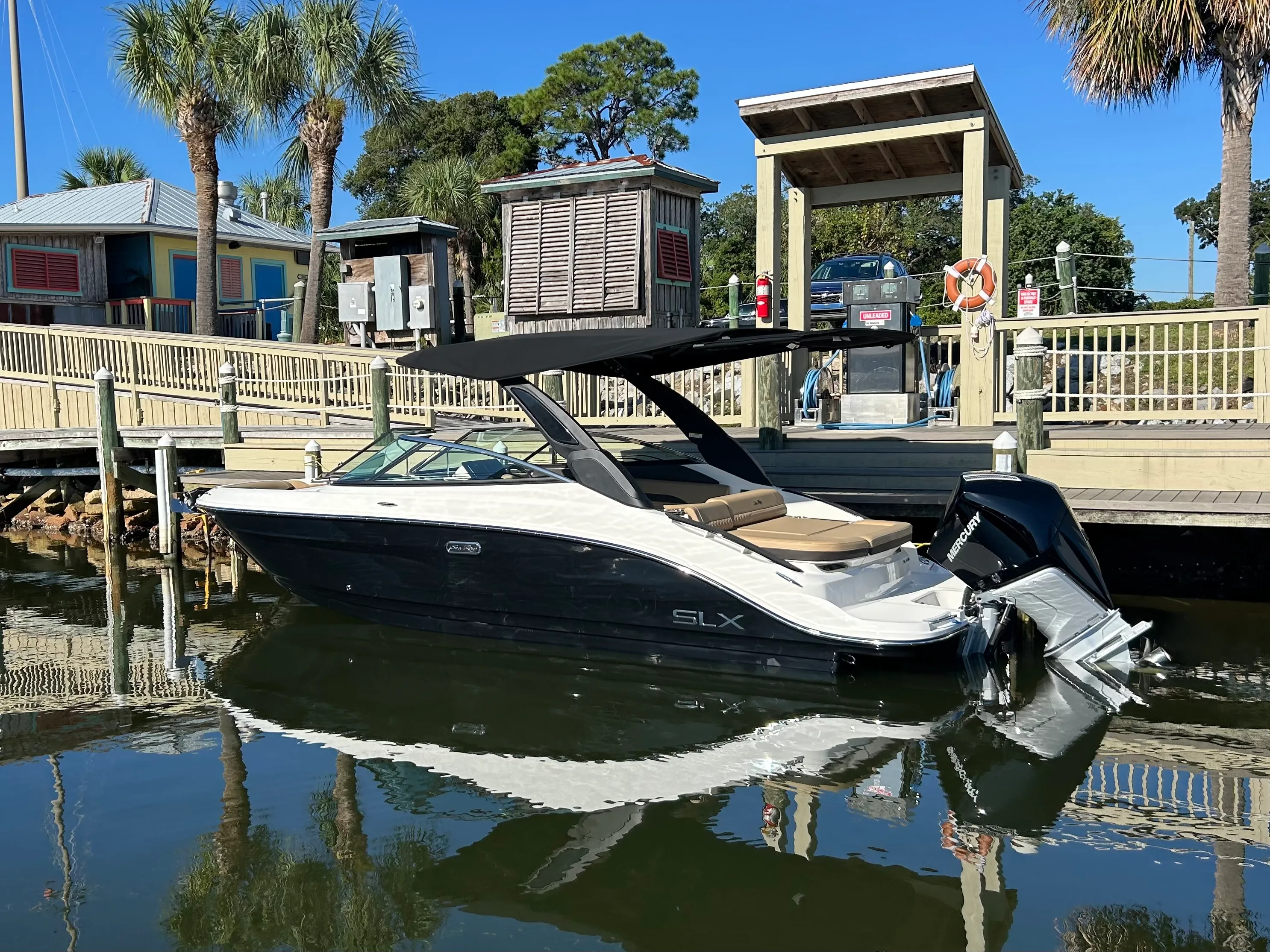 2026 Sea Ray SLX 260 Outboard Image Thumbnail #3