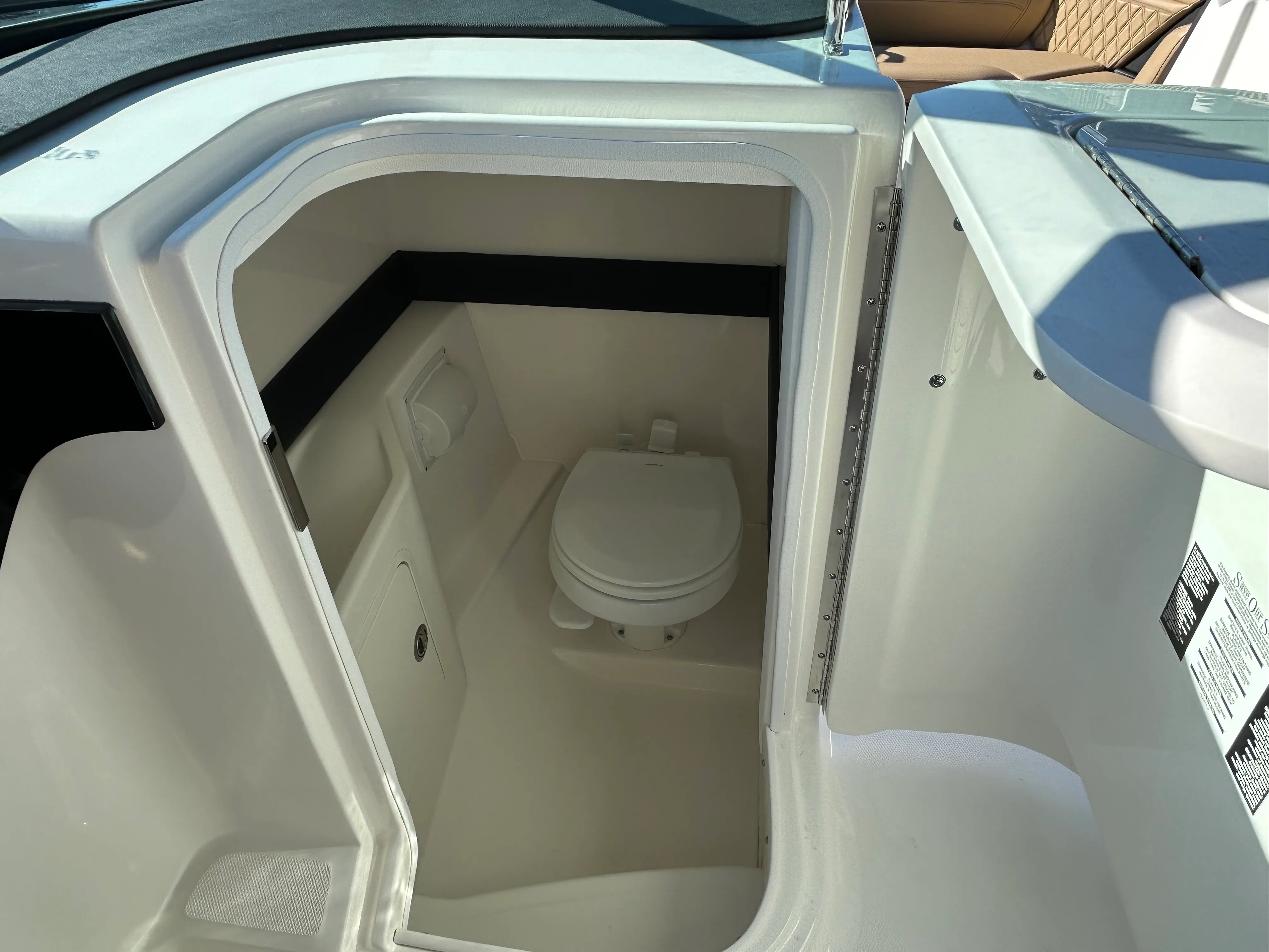 2026 Sea Ray SLX 260 Outboard Image Thumbnail #13