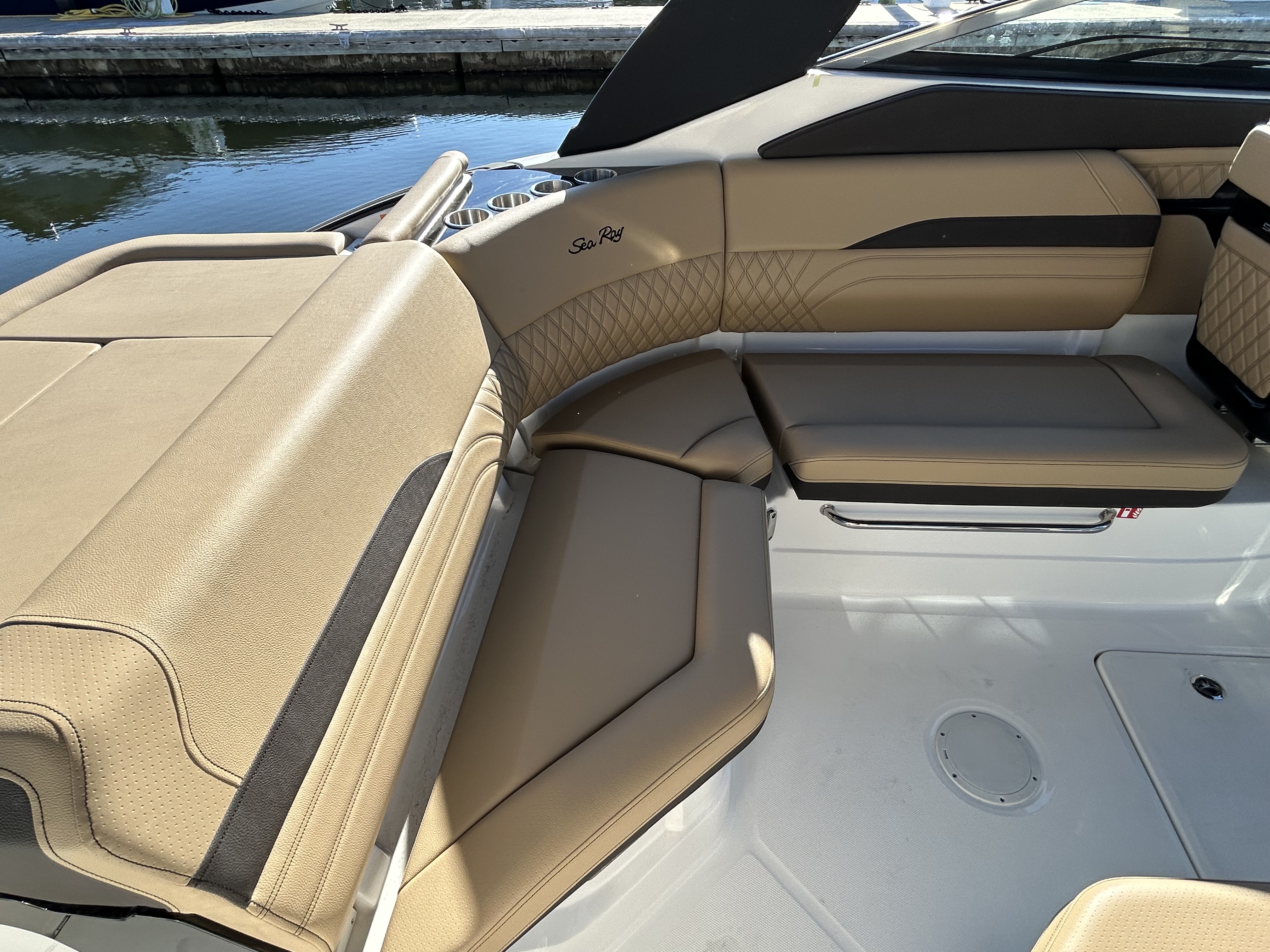 2026 Sea Ray SLX 260 Outboard Image Thumbnail #9