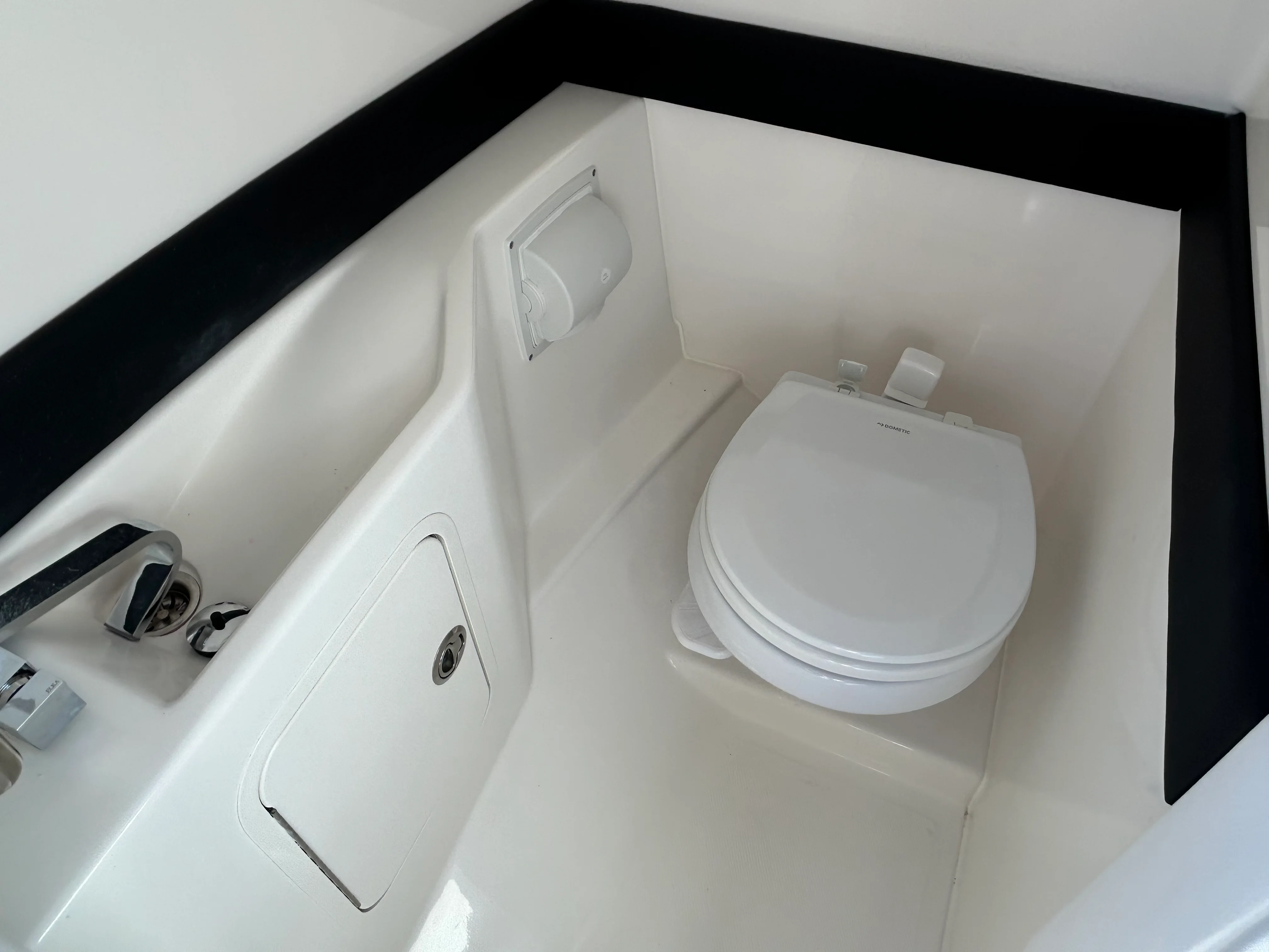 2026 Sea Ray SLX 260 Outboard Image Thumbnail #14