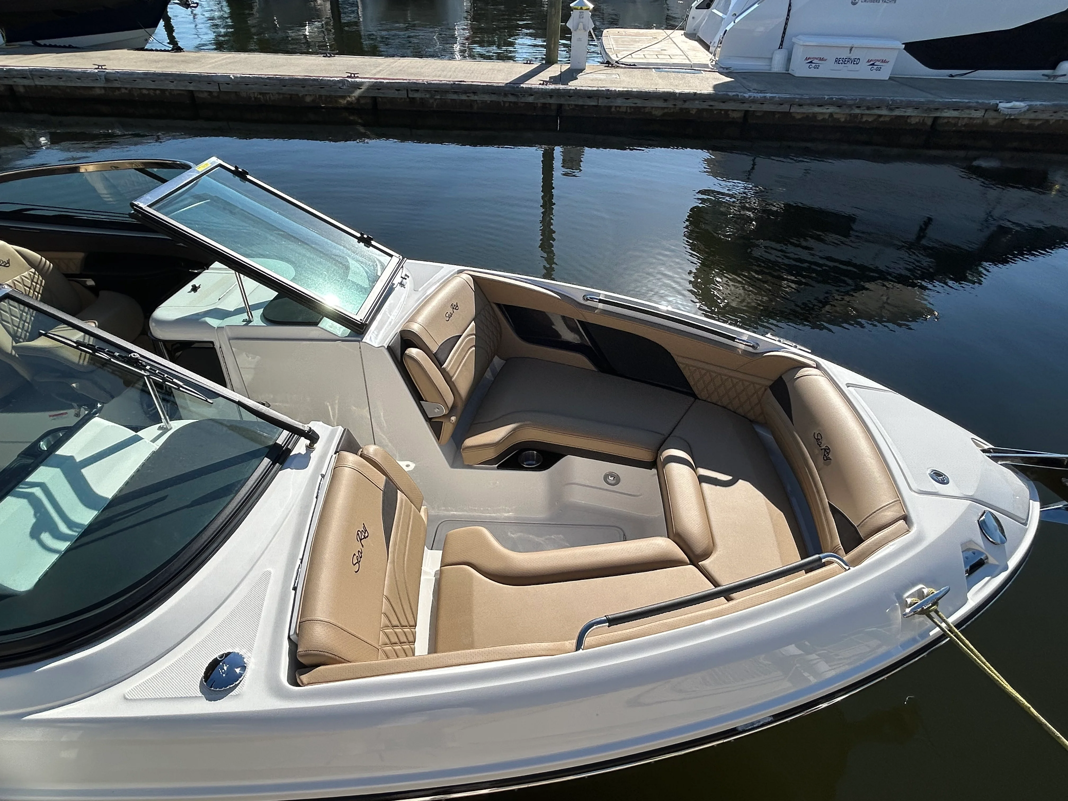 2026 Sea Ray SLX 260 Outboard Image Thumbnail #28