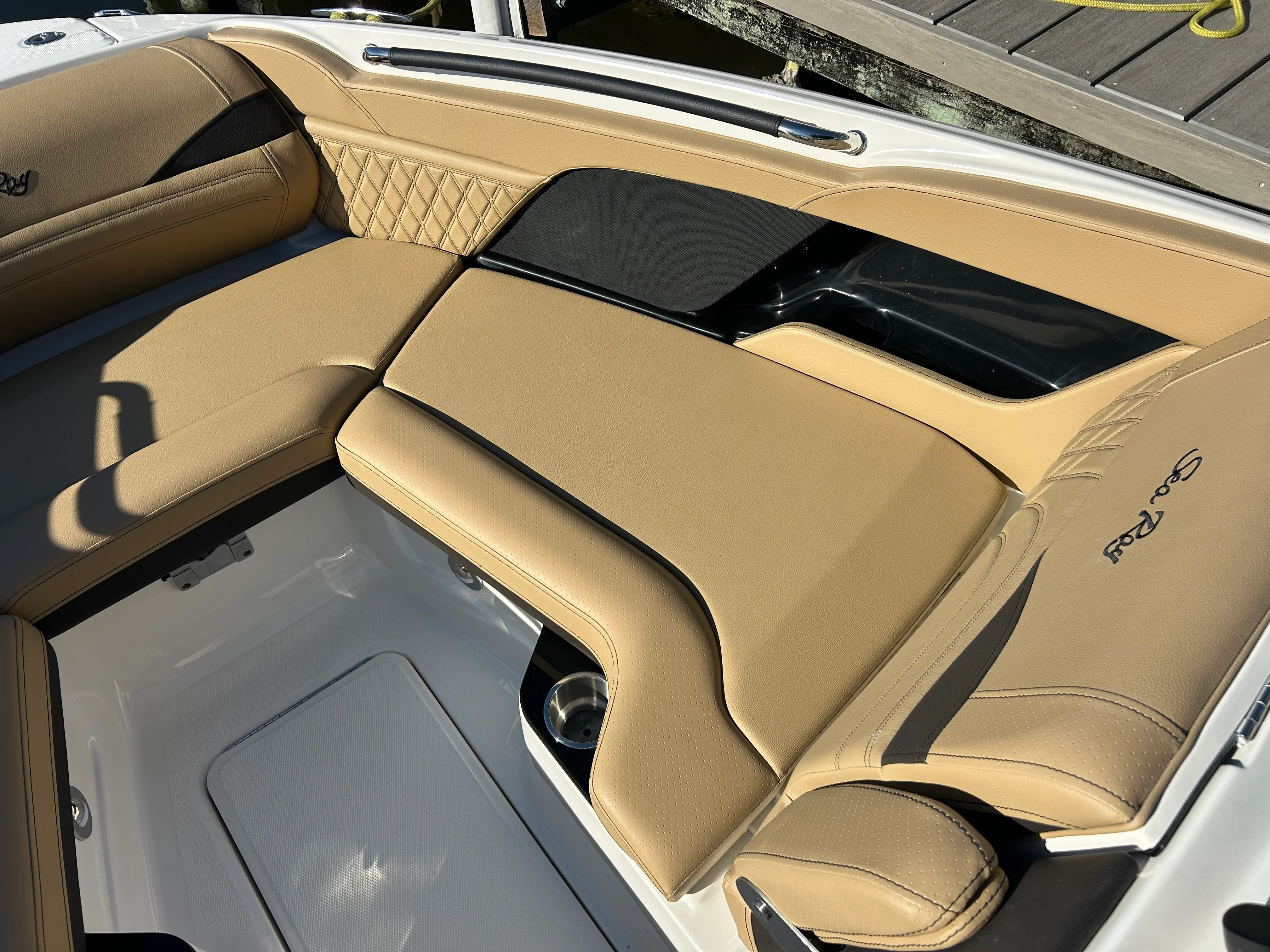 2026 Sea Ray SLX 260 Outboard Image Thumbnail #21