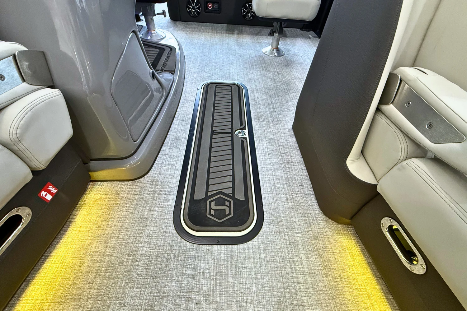 2026 Harris SUNLINER 230 SPORT Image Thumbnail #11