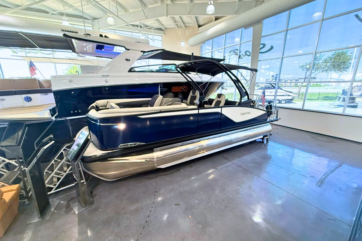2026 Harris SUNLINER 230 SPORT Image Thumbnail #2