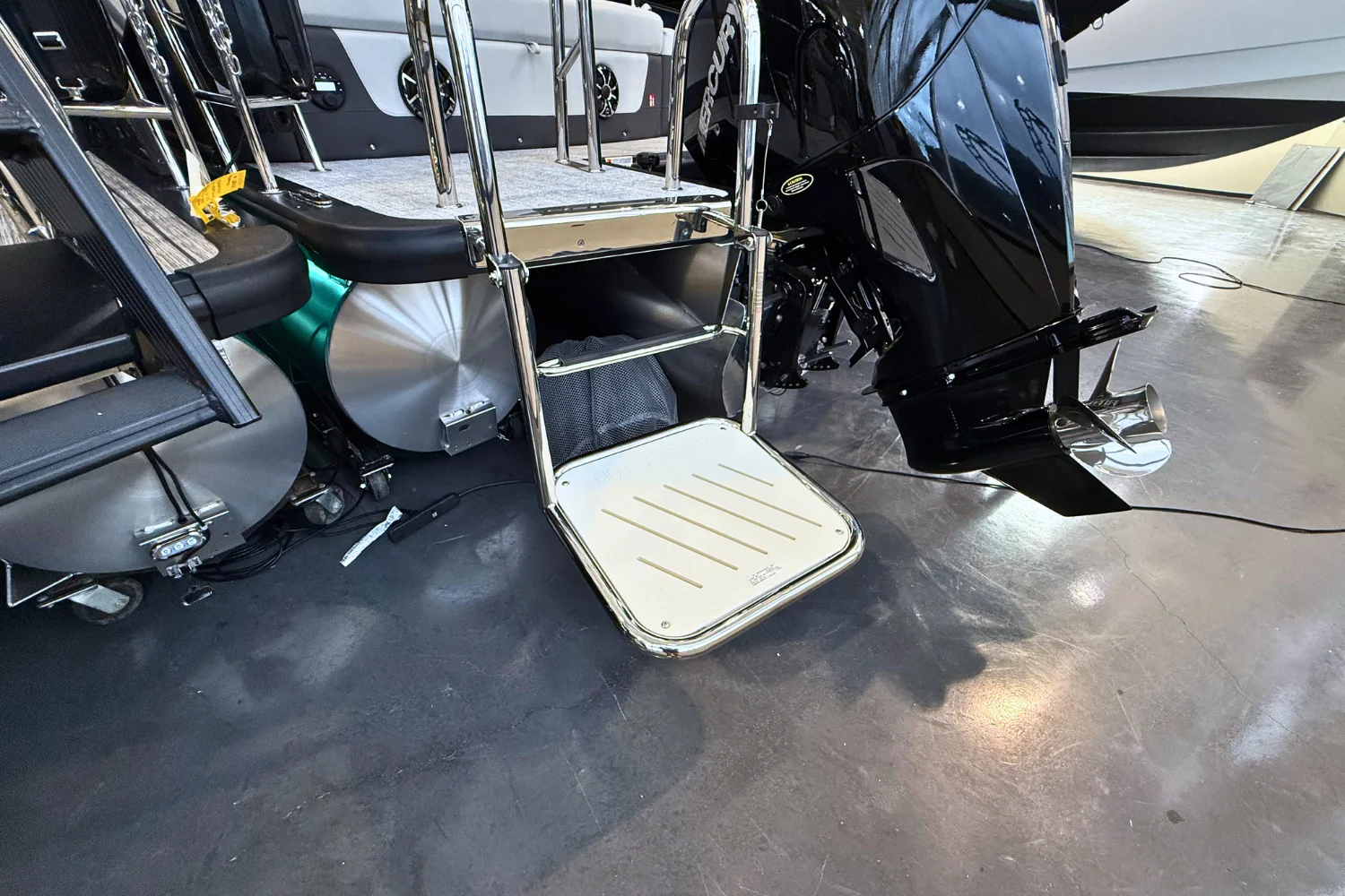 2026 Harris SUNLINER 230 SPORT Image Thumbnail #4