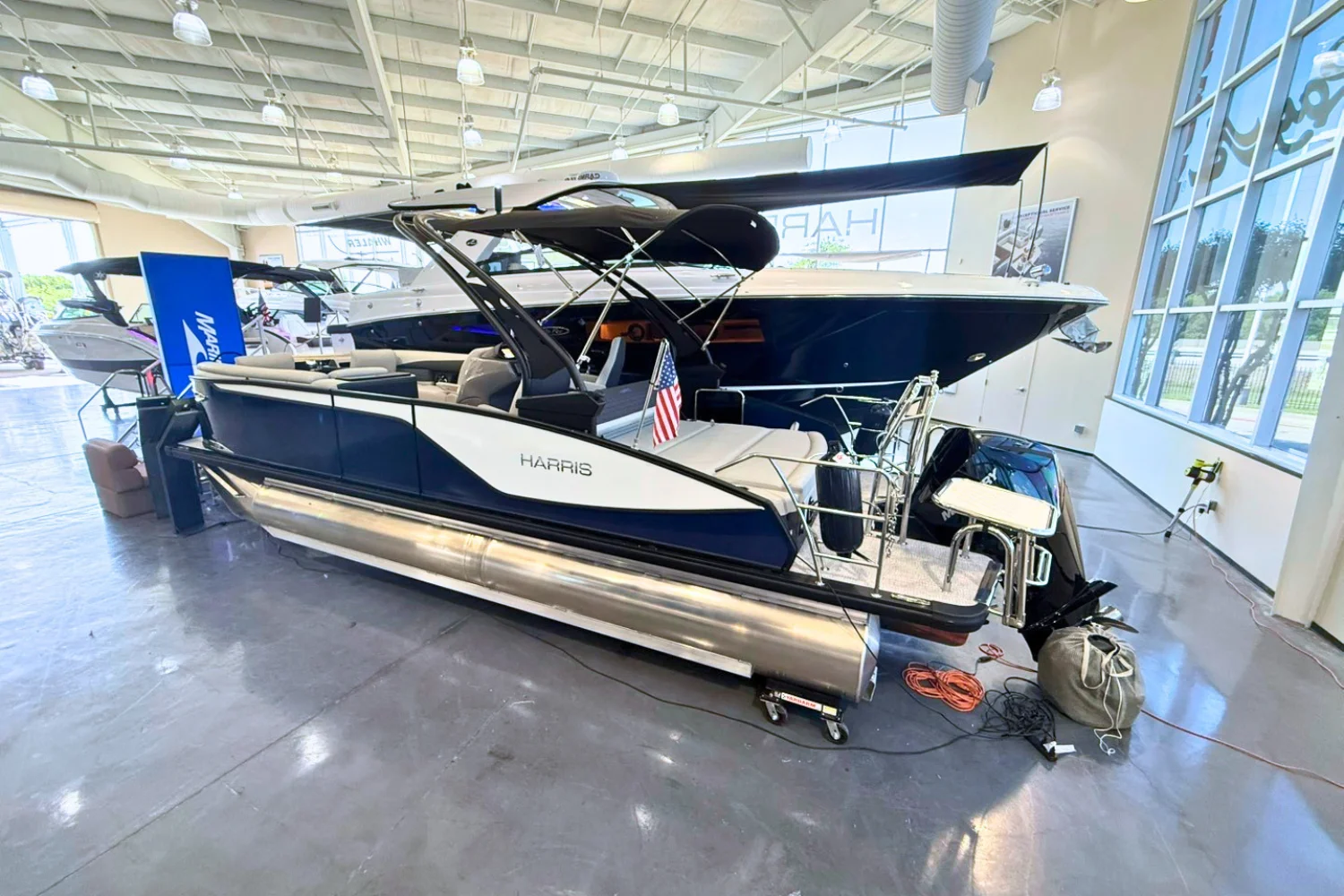 2026 Harris SUNLINER 230 SPORT Image Thumbnail #3