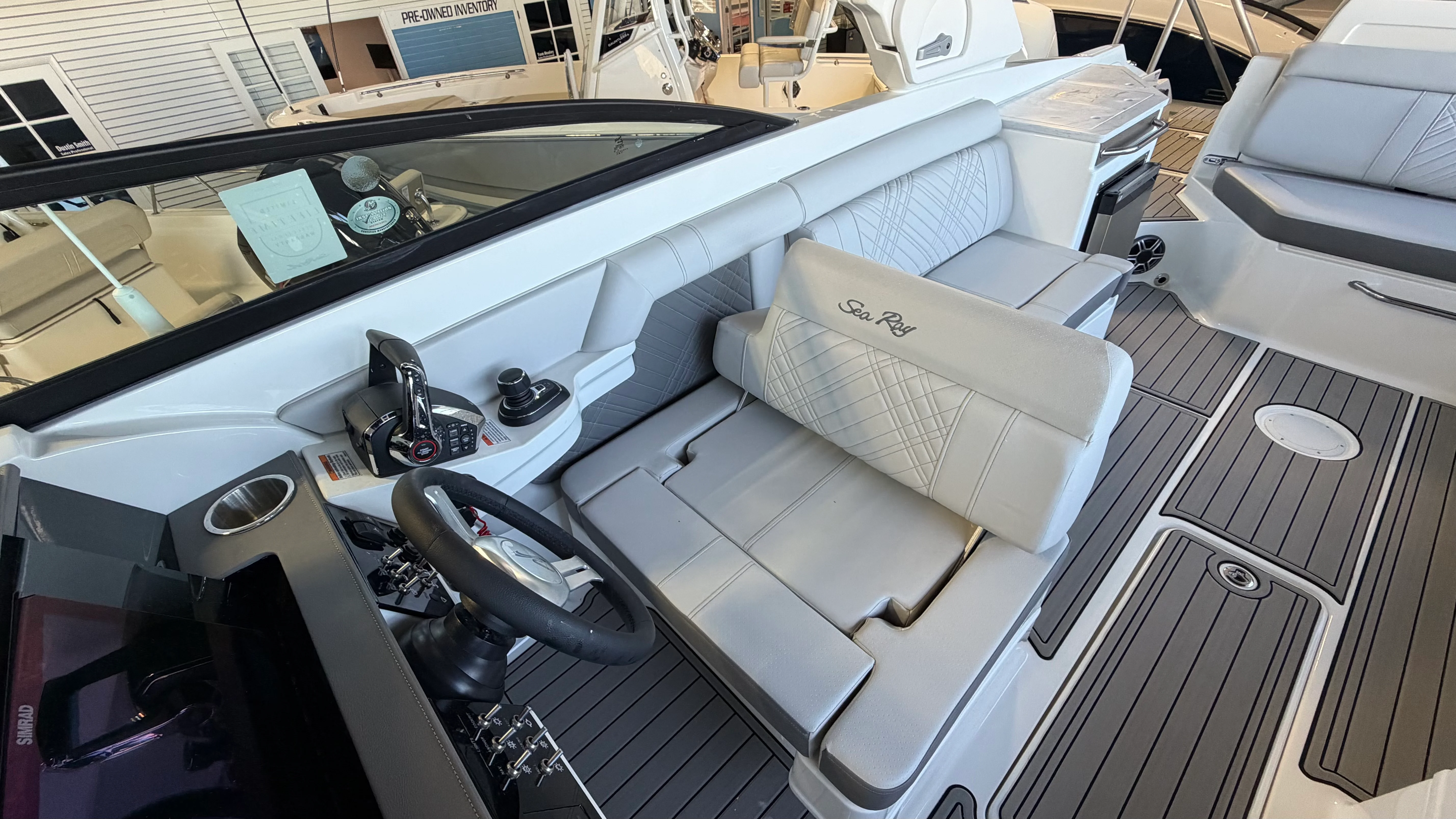 2026 Sea Ray SDX 290 Outboard Image Thumbnail #17