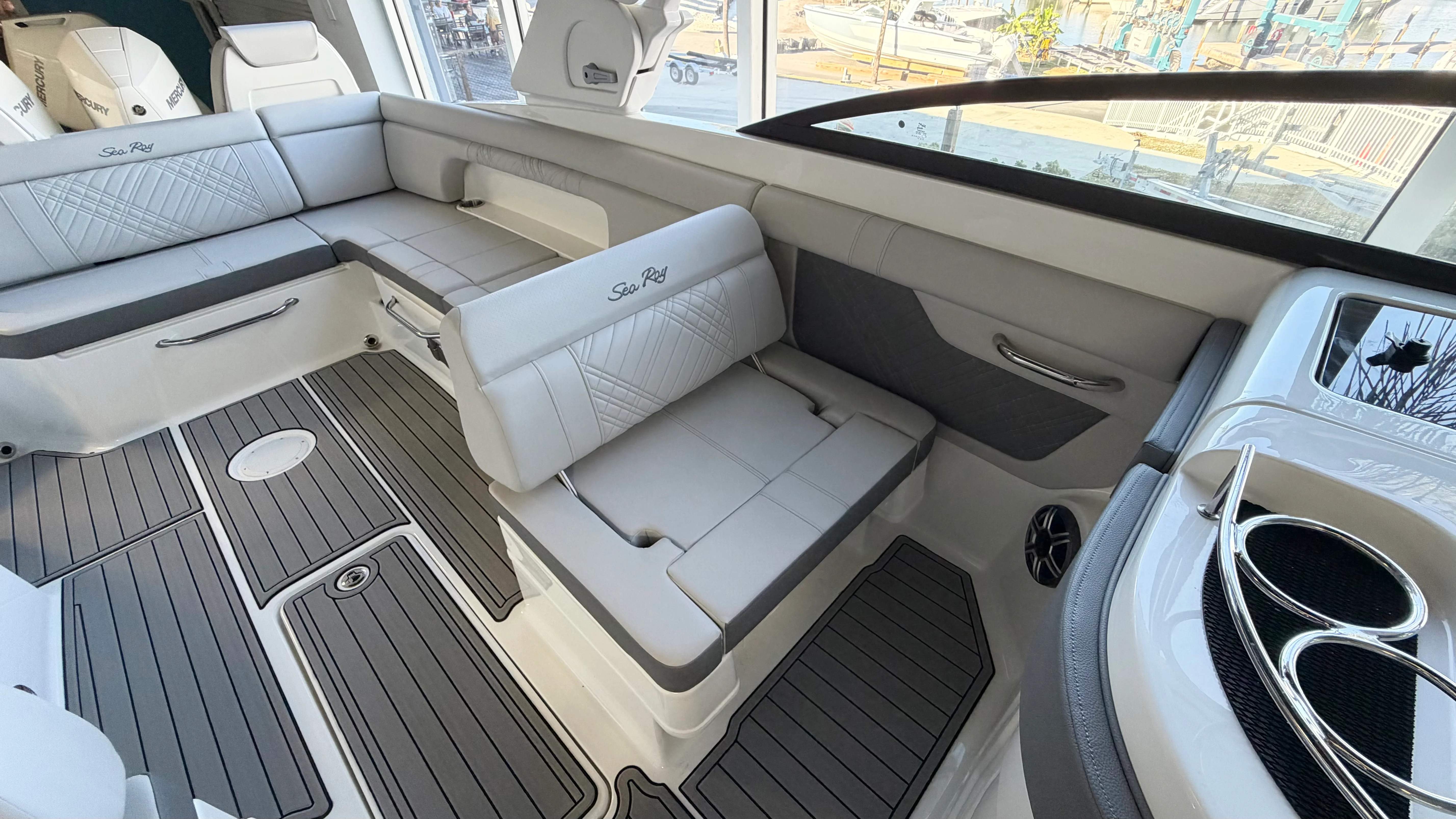 2026 Sea Ray SDX 290 Outboard Image Thumbnail #21