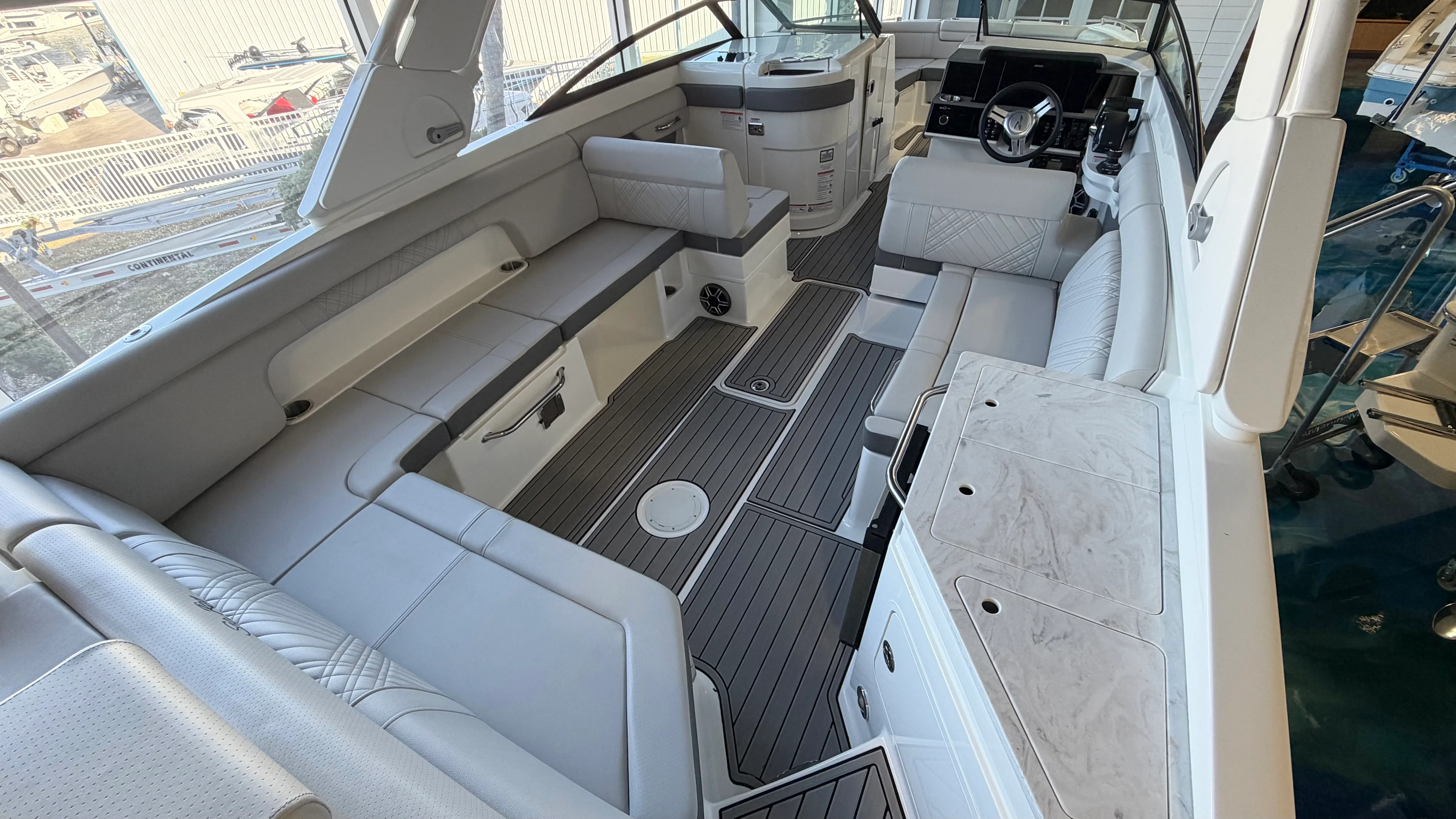 2026 Sea Ray SDX 290 Outboard Image Thumbnail #6