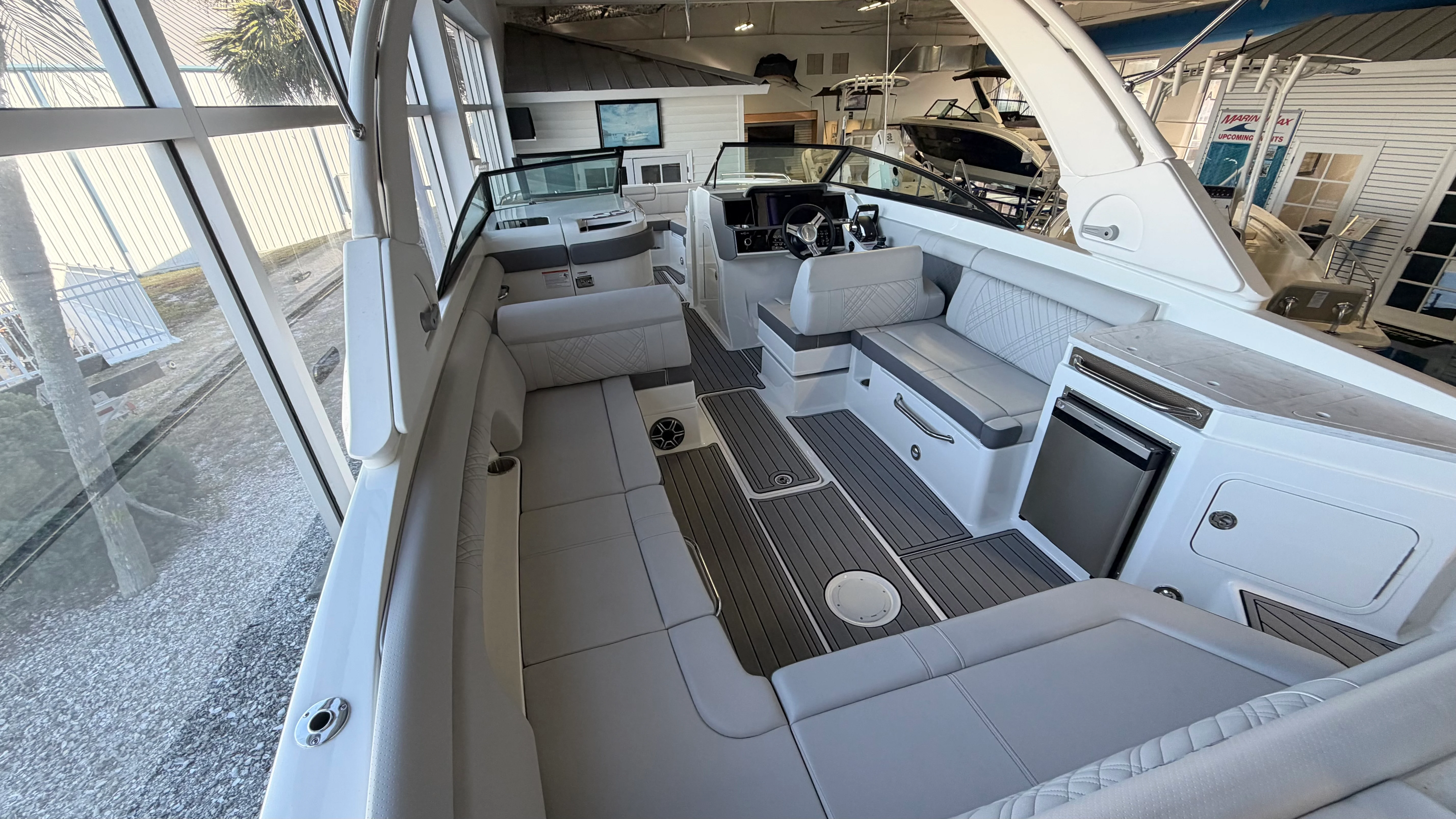 2026 Sea Ray SDX 290 Outboard Image Thumbnail #5