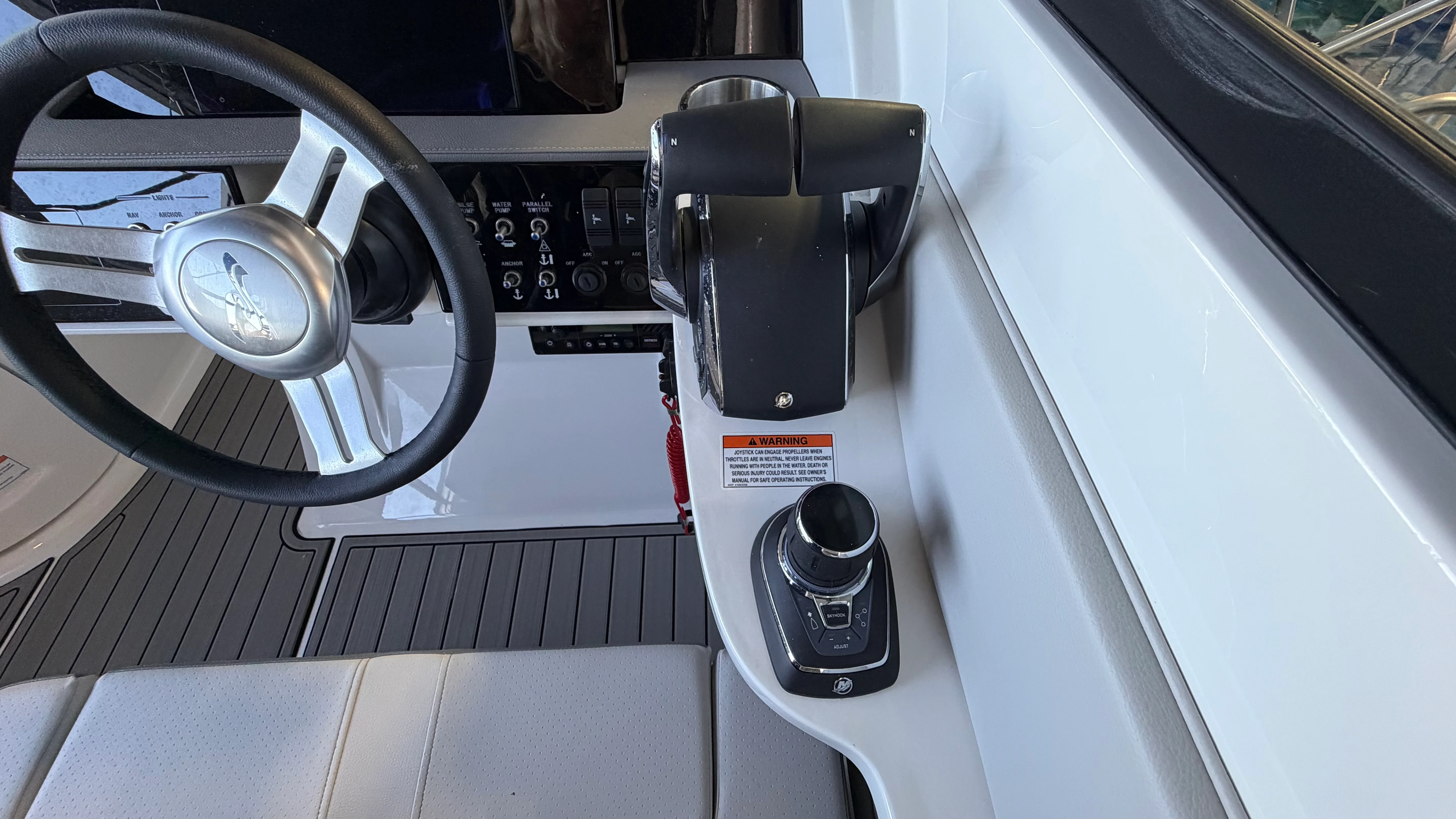 2026 Sea Ray SDX 290 Outboard Image Thumbnail #20