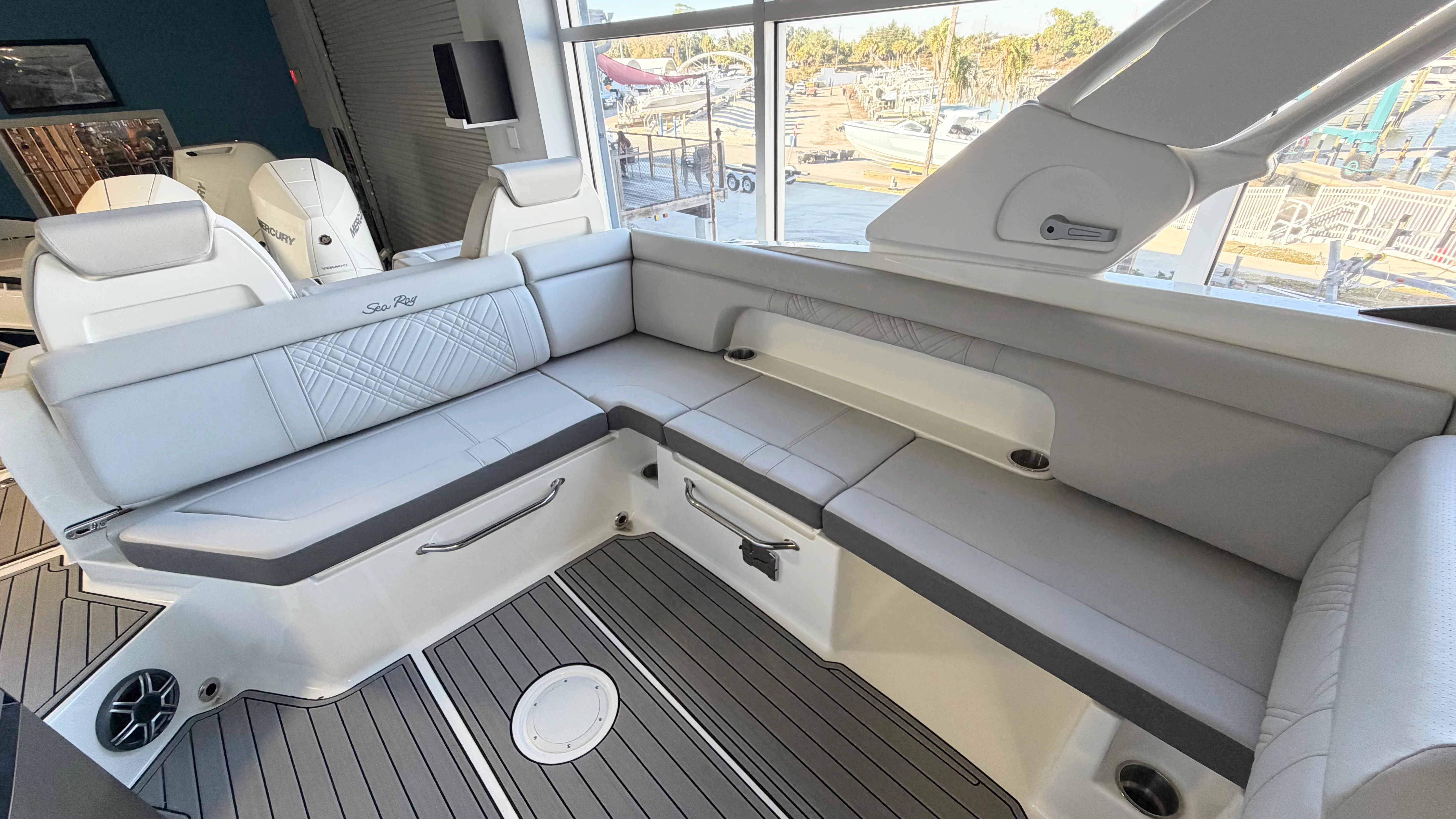 2026 Sea Ray SDX 290 Outboard Image Thumbnail #13