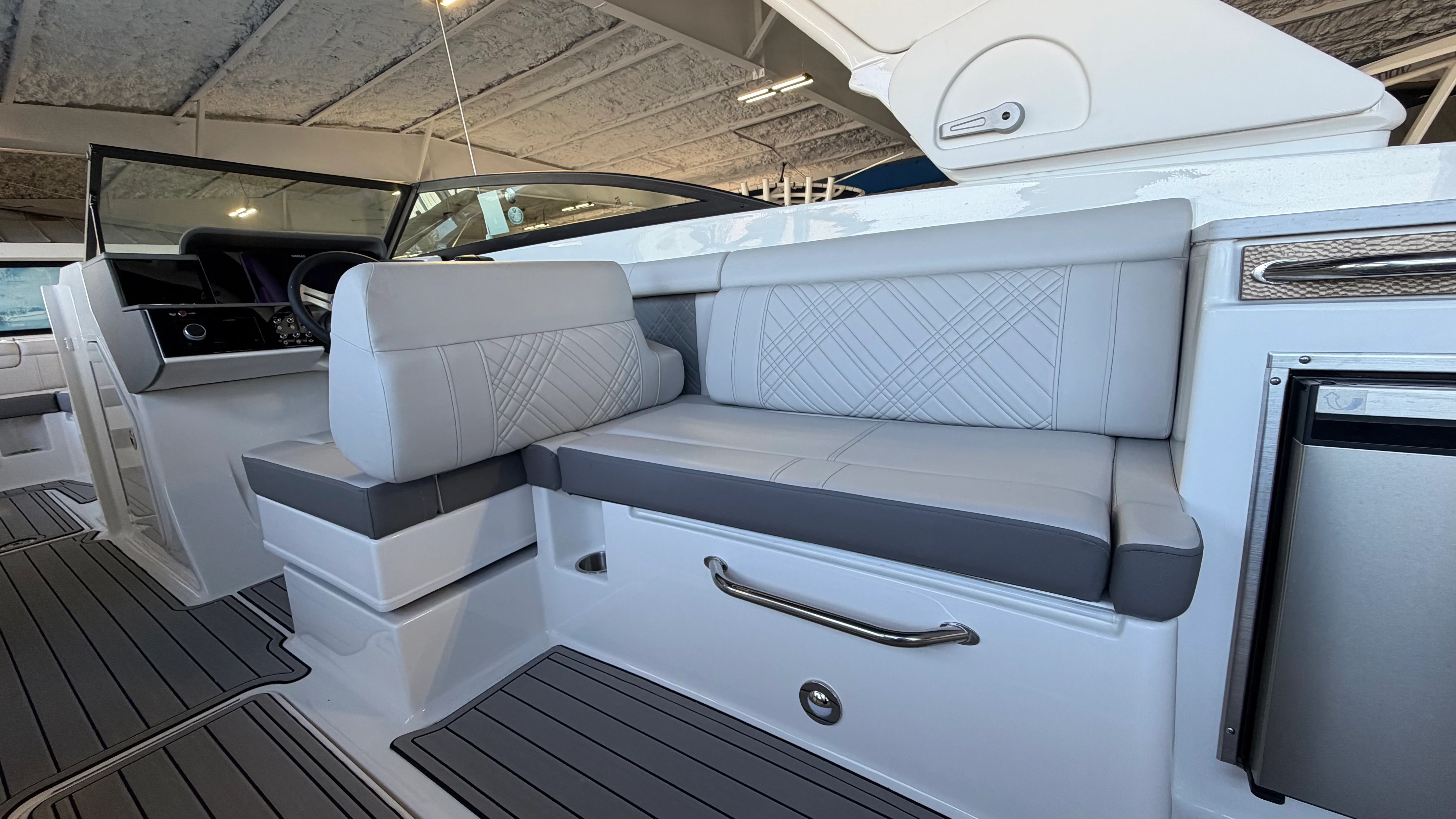 2026 Sea Ray SDX 290 Outboard Image Thumbnail #11