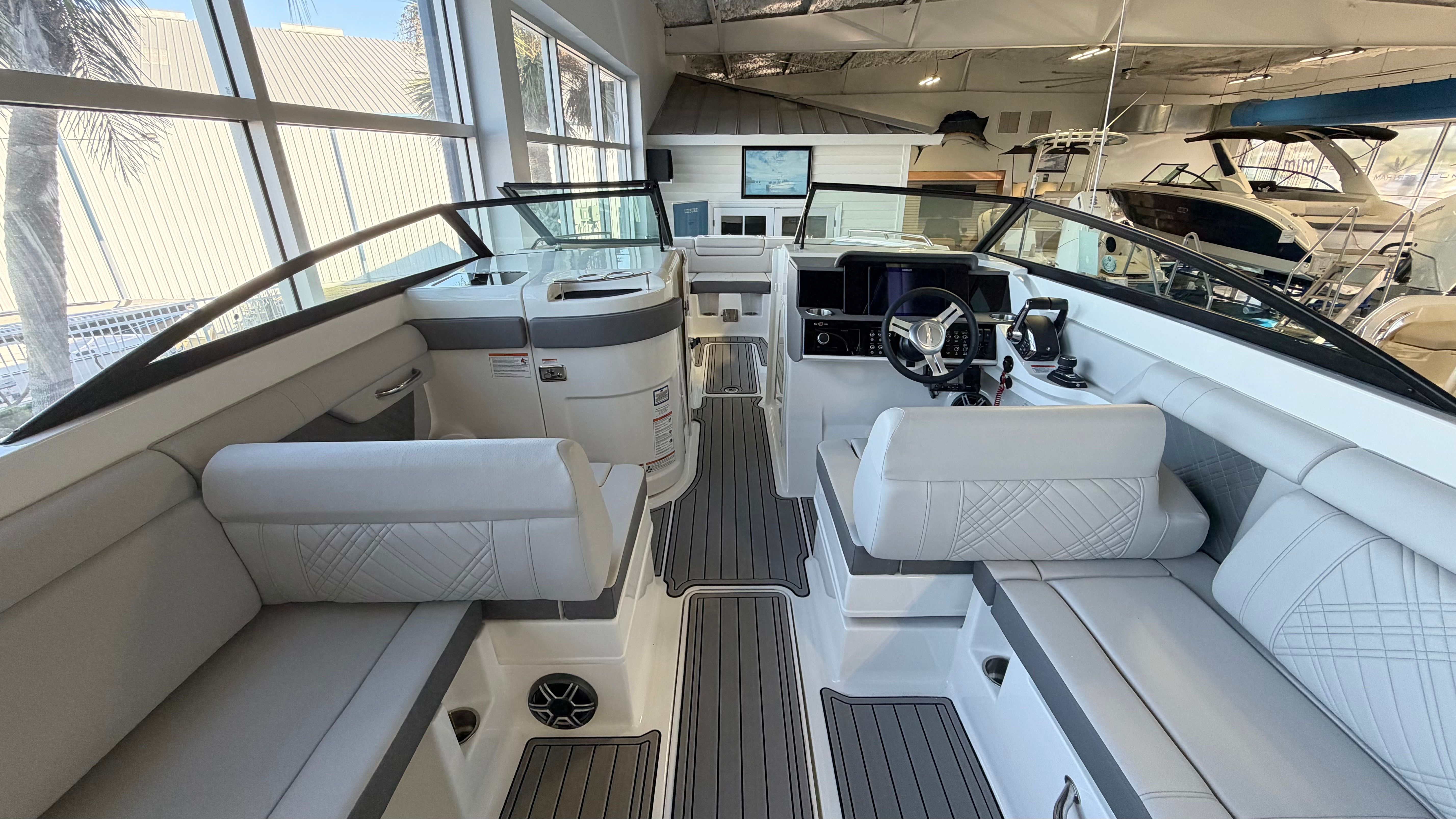 2026 Sea Ray SDX 290 Outboard Image Thumbnail #15