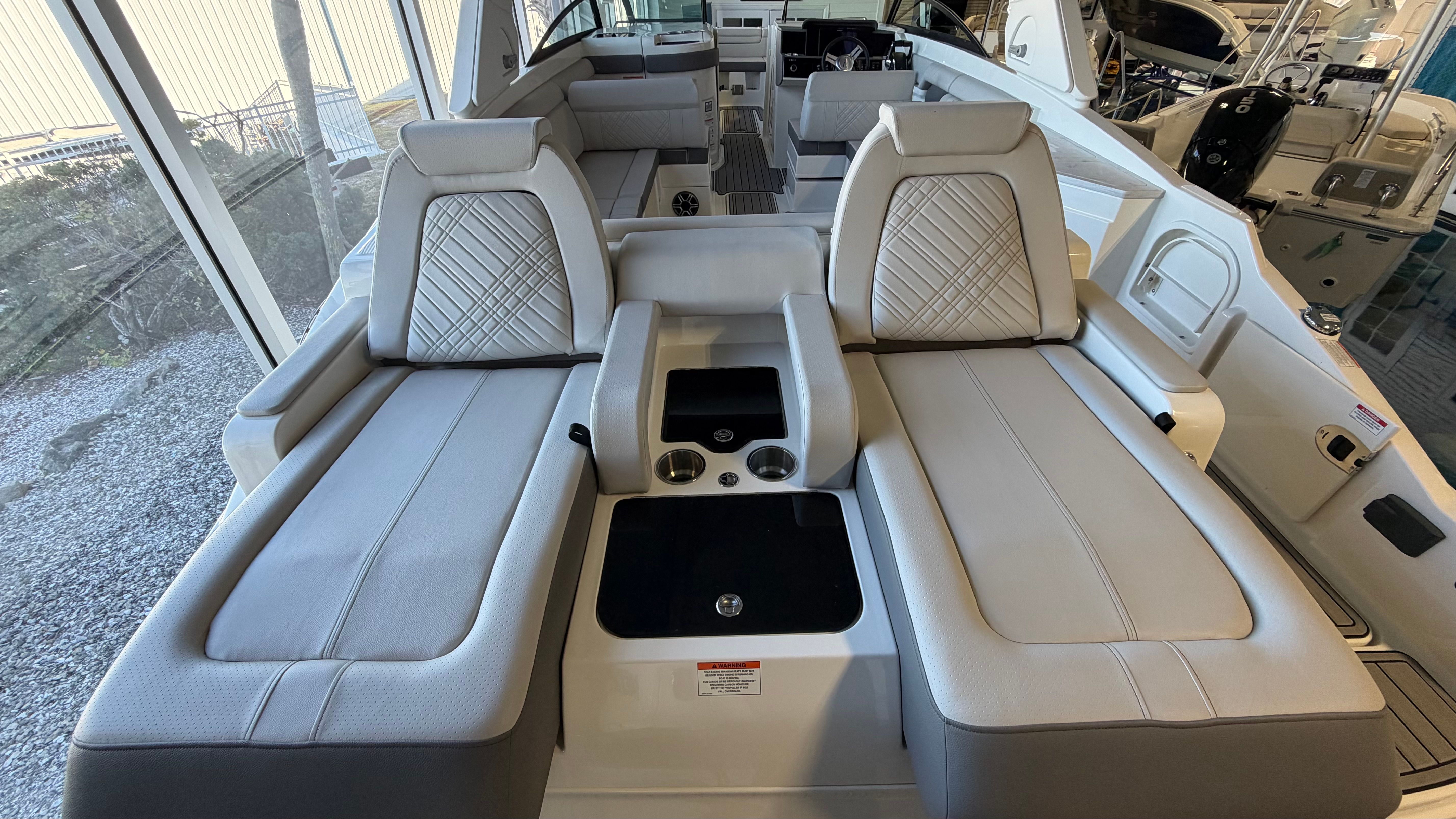 2026 Sea Ray SDX 290 Outboard Image Thumbnail #2