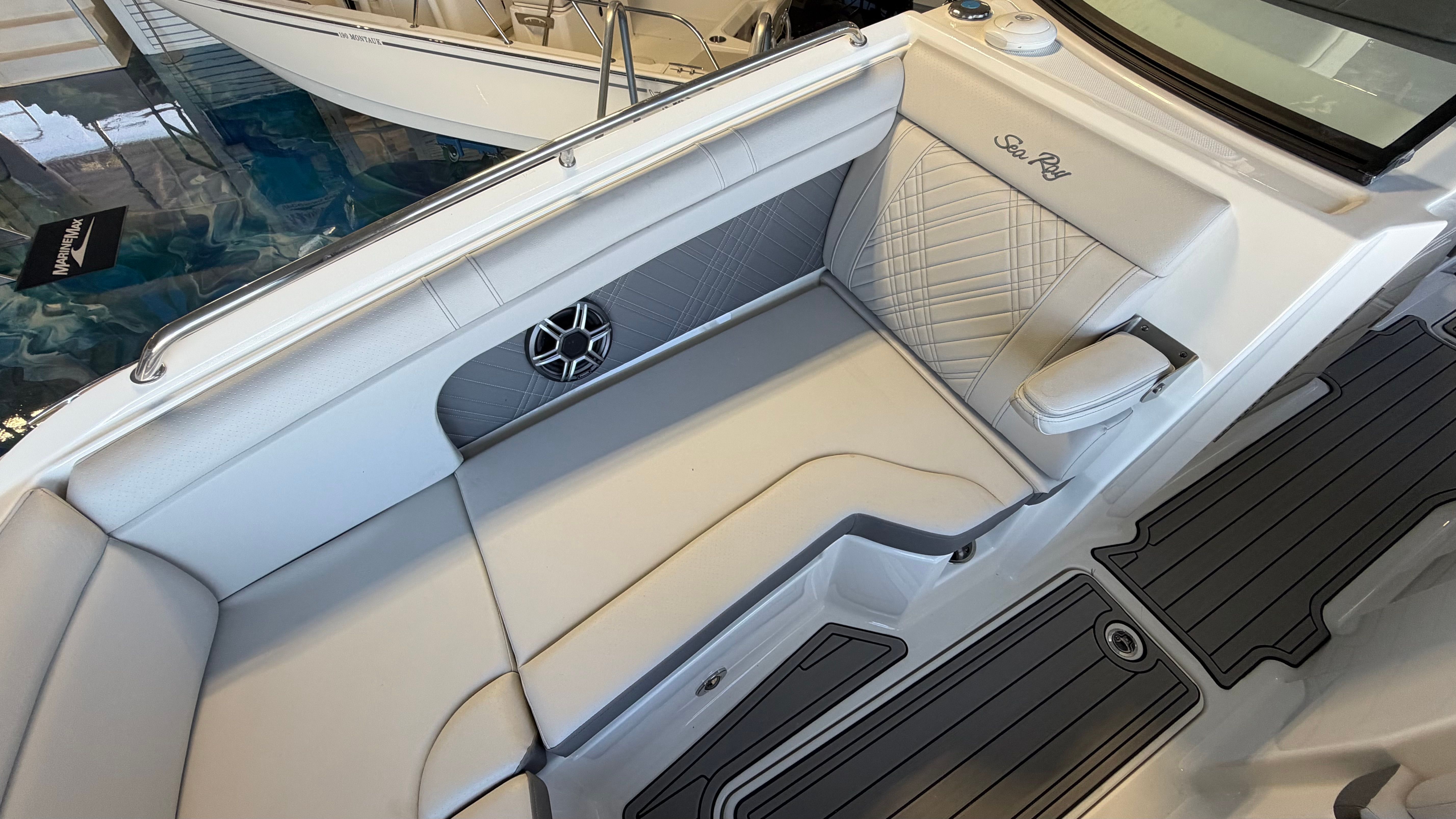 2026 Sea Ray SDX 290 Outboard Image Thumbnail #27