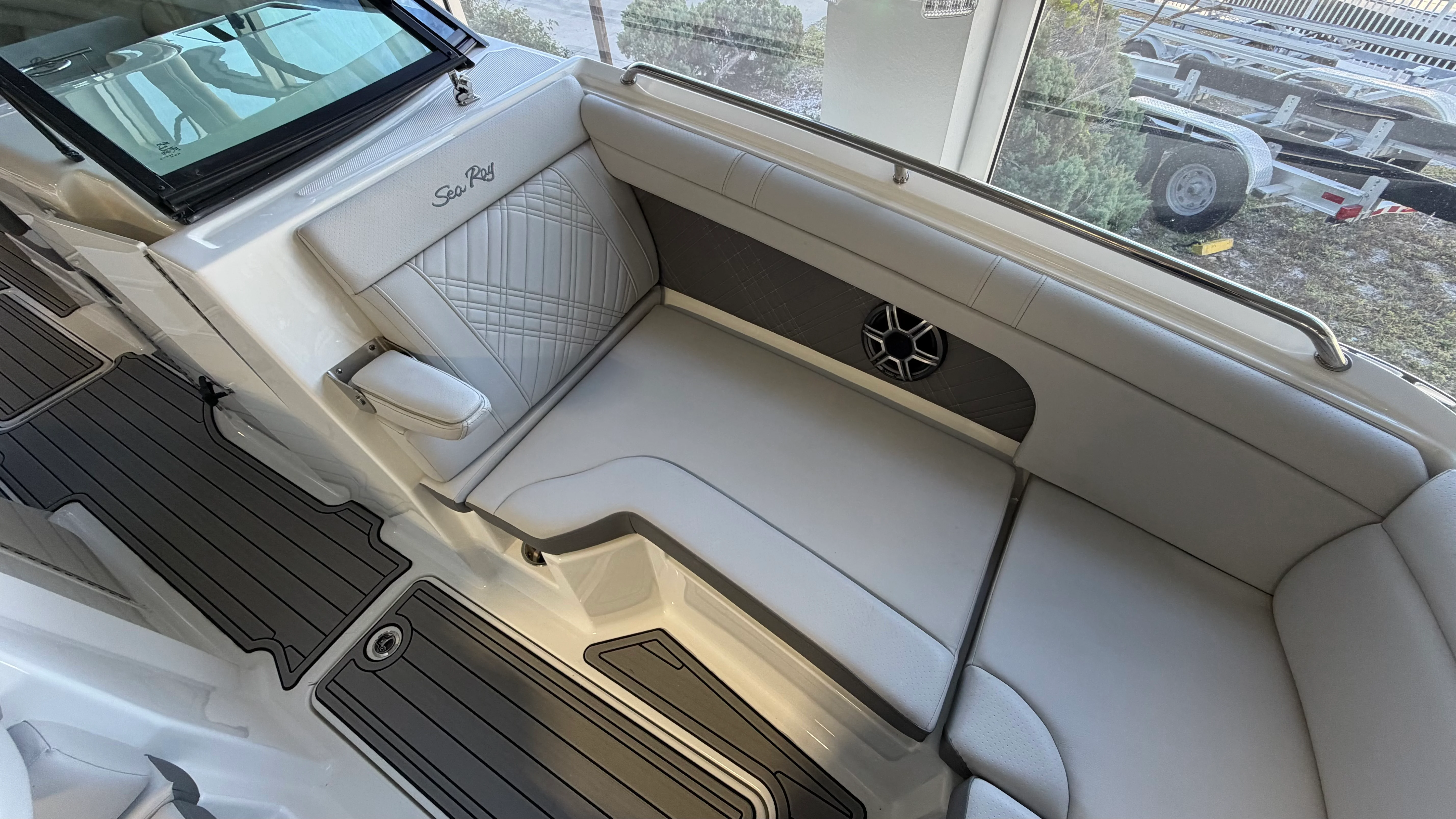 2026 Sea Ray SDX 290 Outboard Image Thumbnail #26