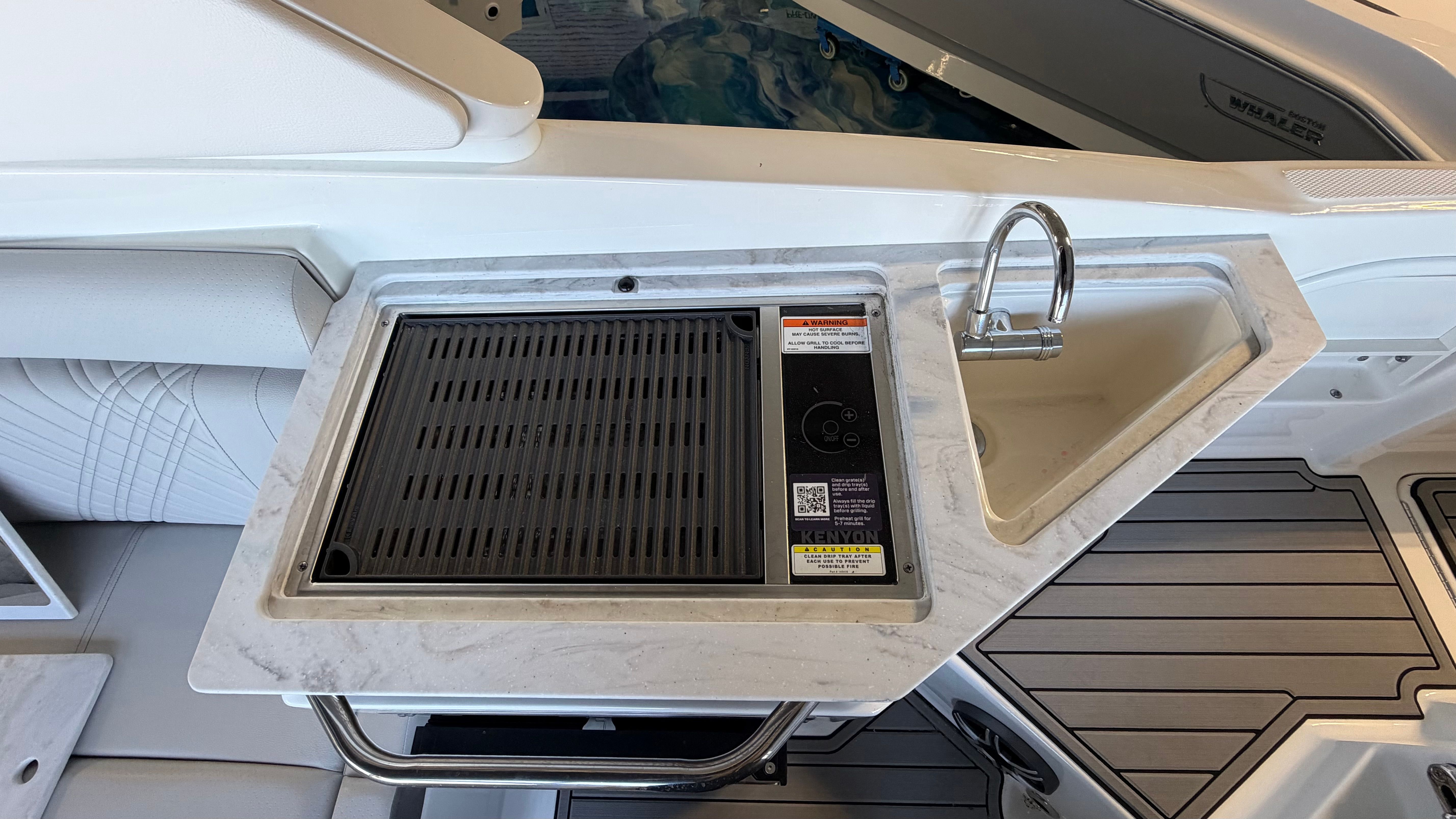 2026 Sea Ray SDX 290 Outboard Image Thumbnail #9