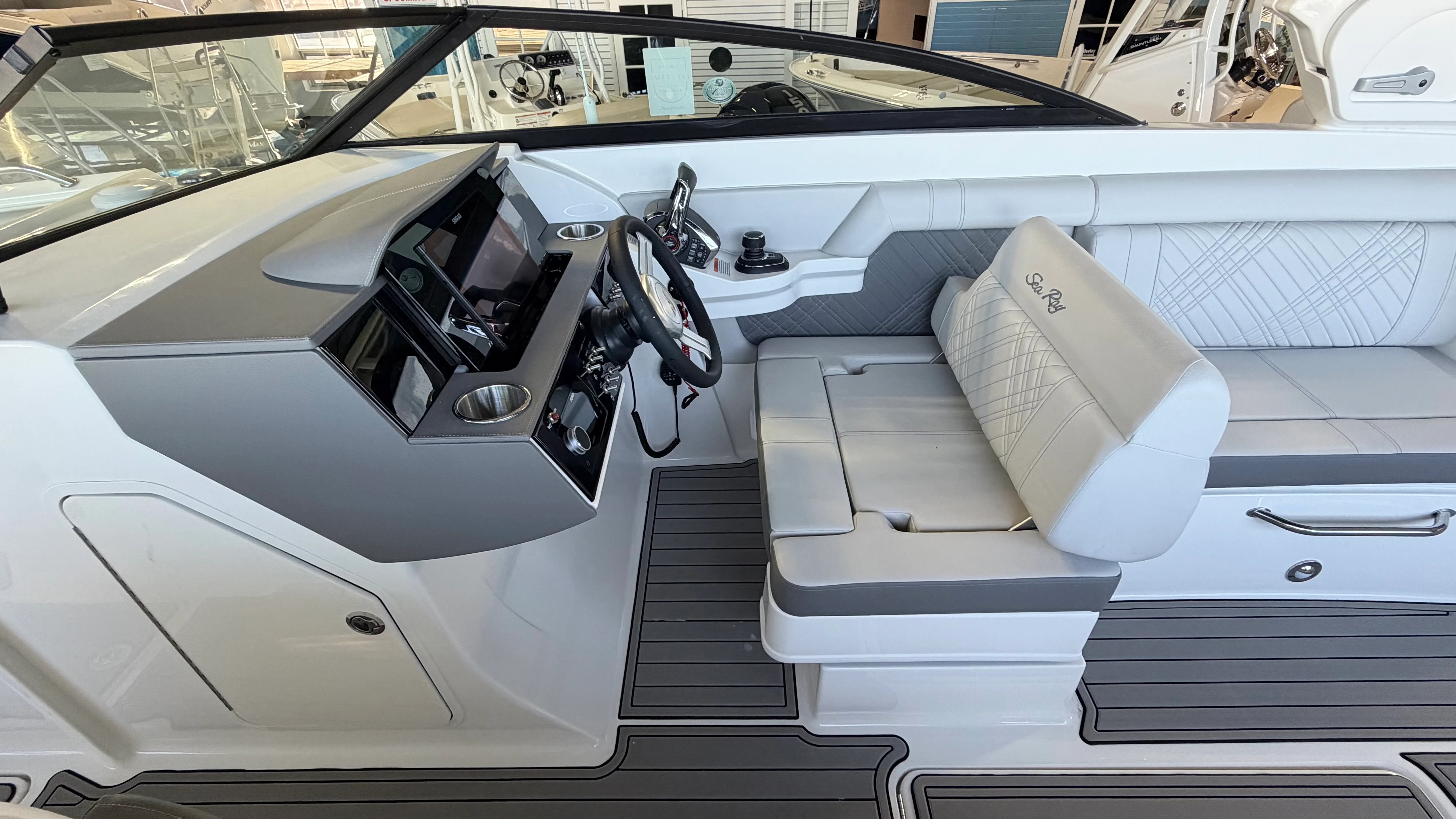 2026 Sea Ray SDX 290 Outboard Image Thumbnail #16