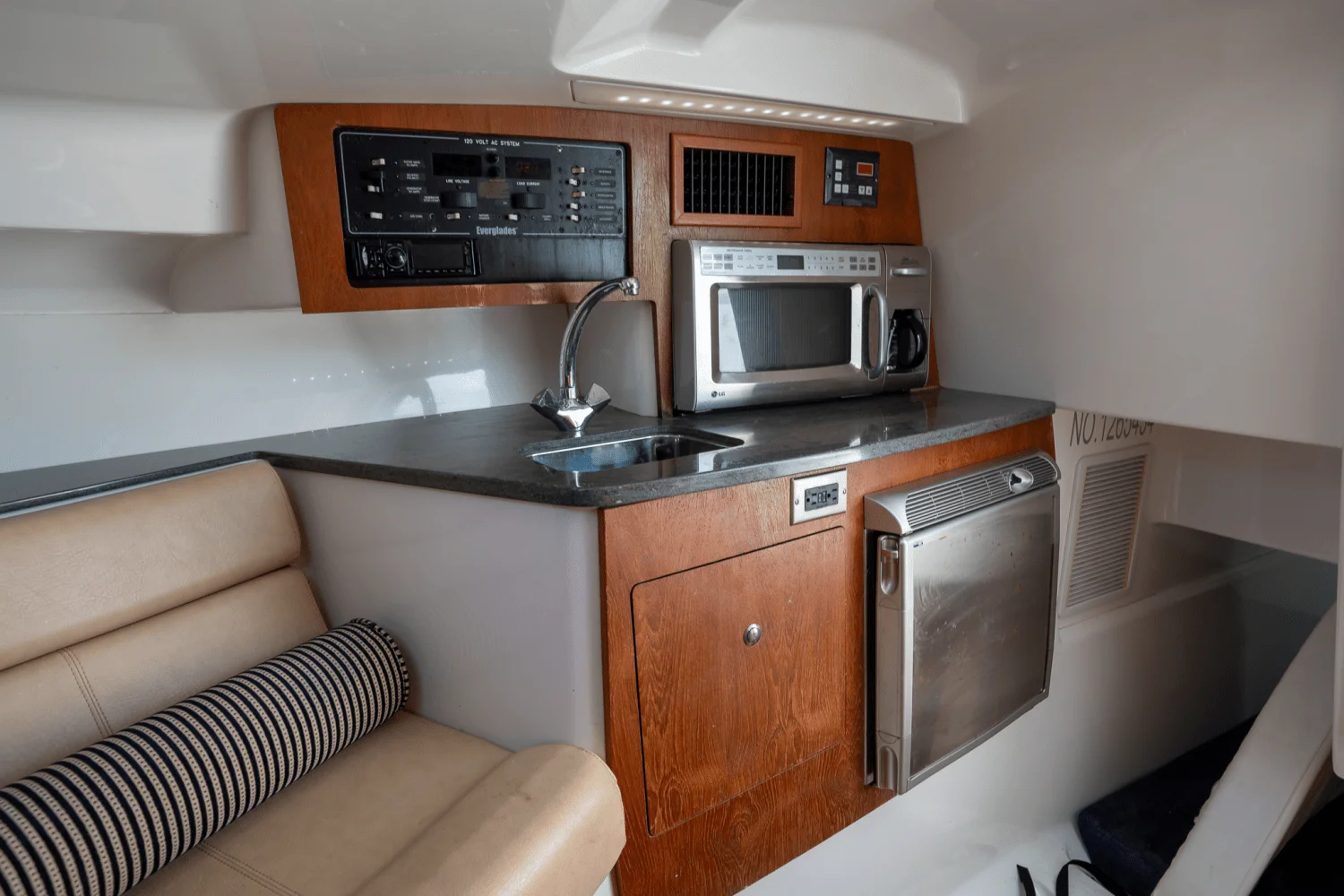 2008 Everglades 350 LX Image Thumbnail #41