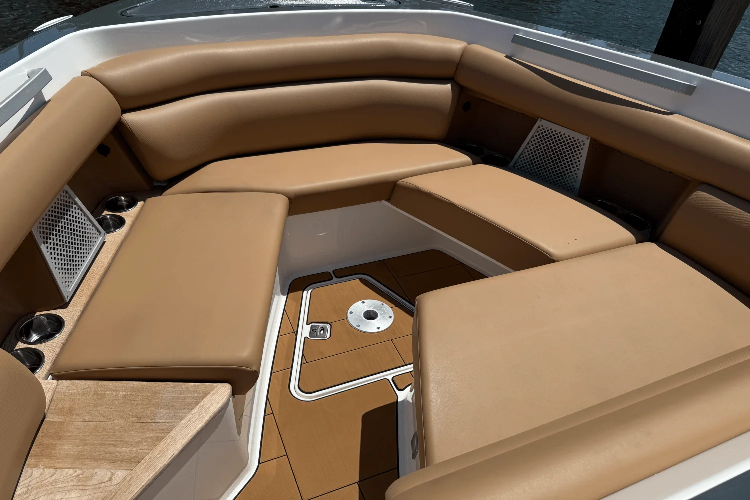 2022 Aviara AV 32 Image Thumbnail #12