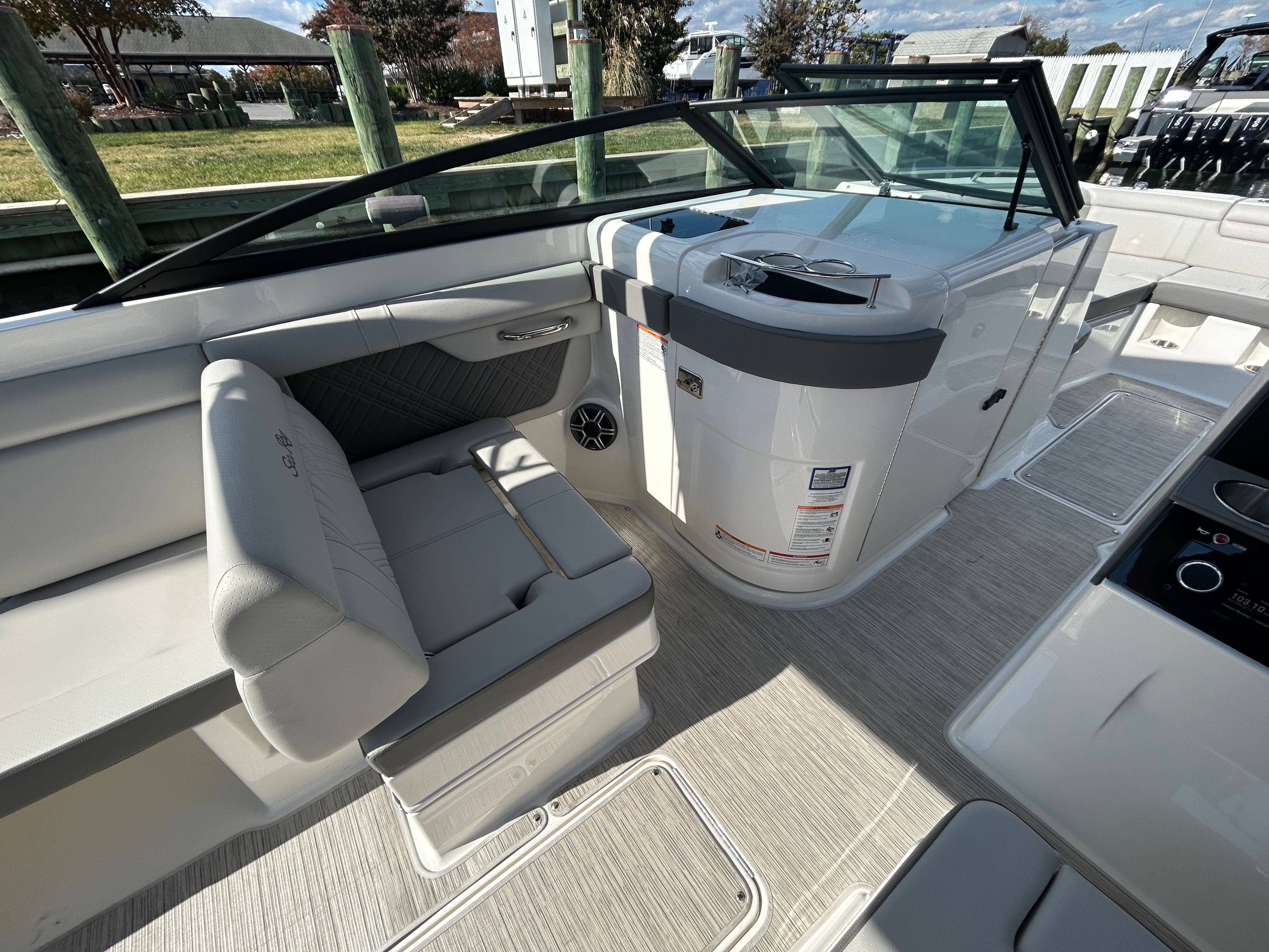 2026 Sea Ray SDX 290 Outboard Image Thumbnail #30