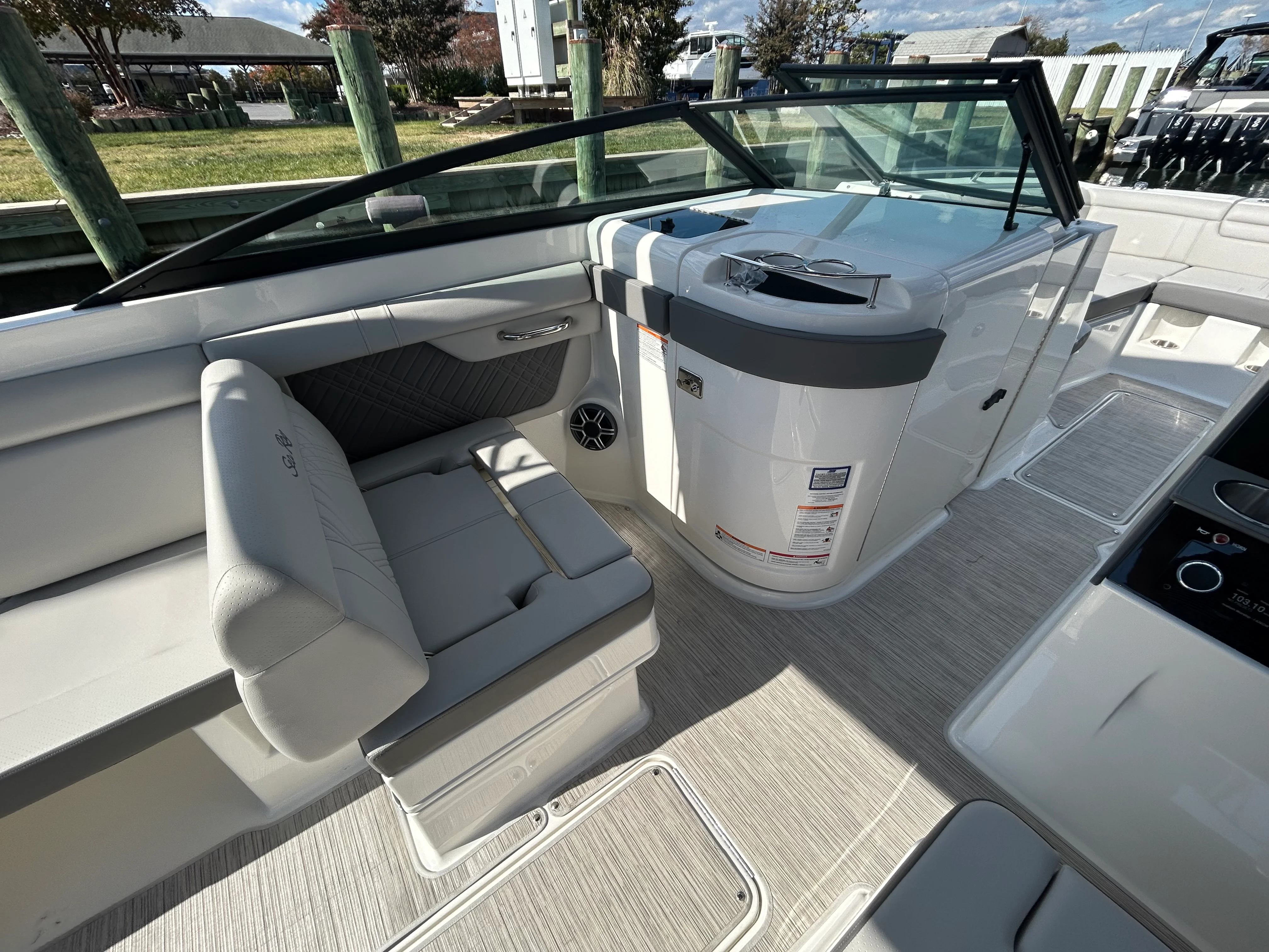 2026 Sea Ray SDX 290 Outboard Image Thumbnail #30