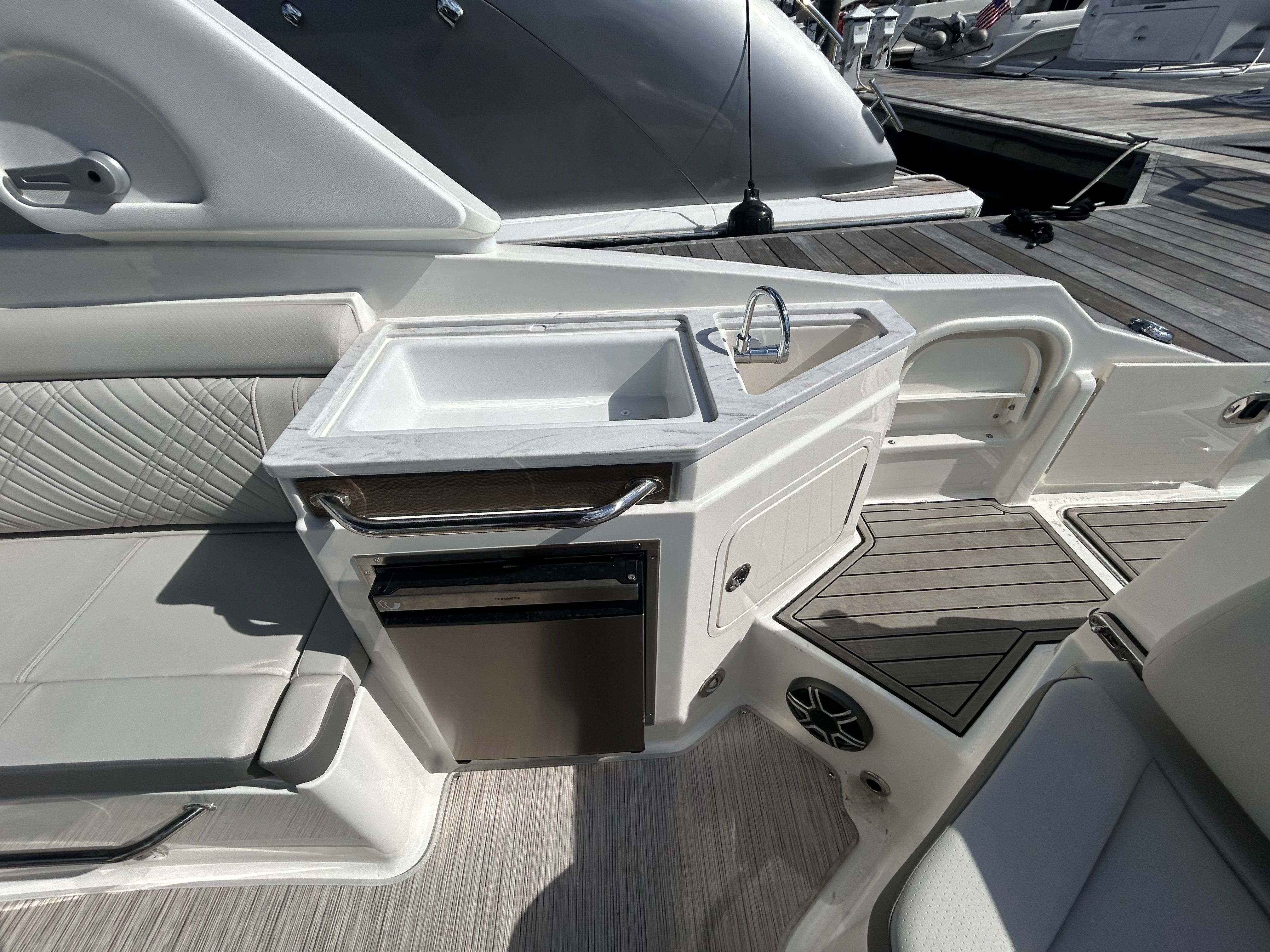 2026 Sea Ray SDX 290 Outboard Image Thumbnail #20