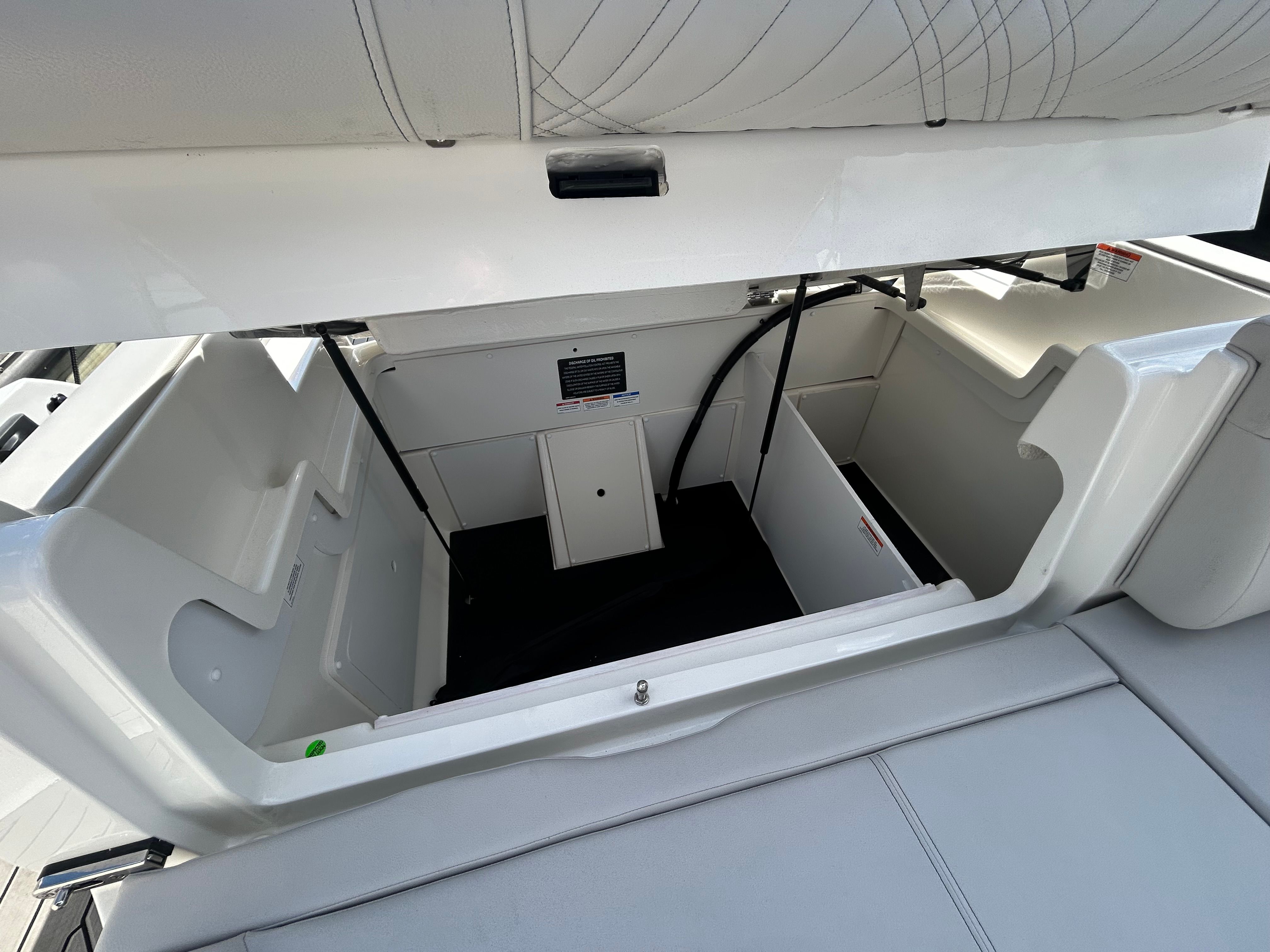 2026 Sea Ray SDX 290 Outboard Image Thumbnail #23