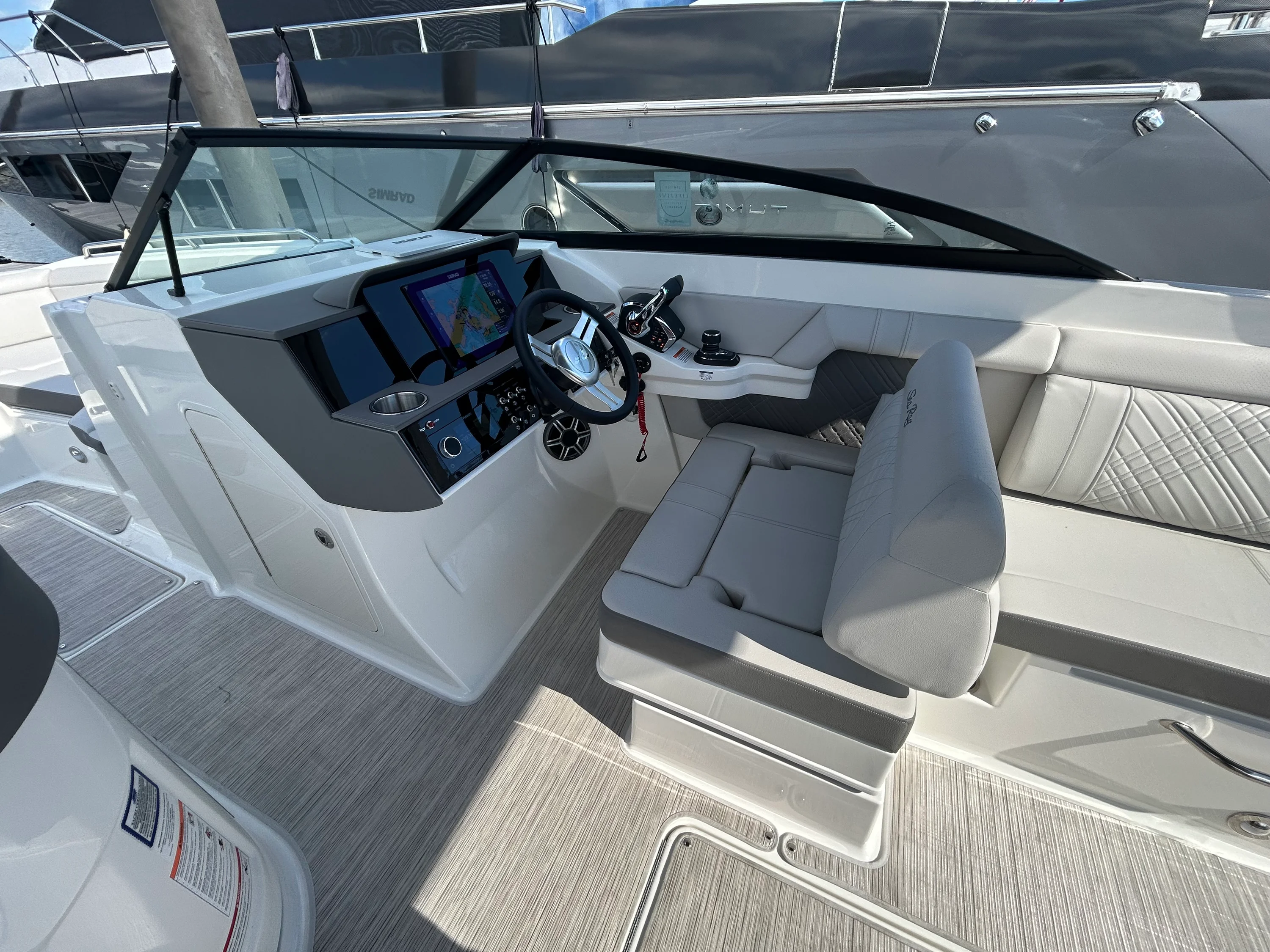 2026 Sea Ray SDX 290 Outboard Image Thumbnail #32