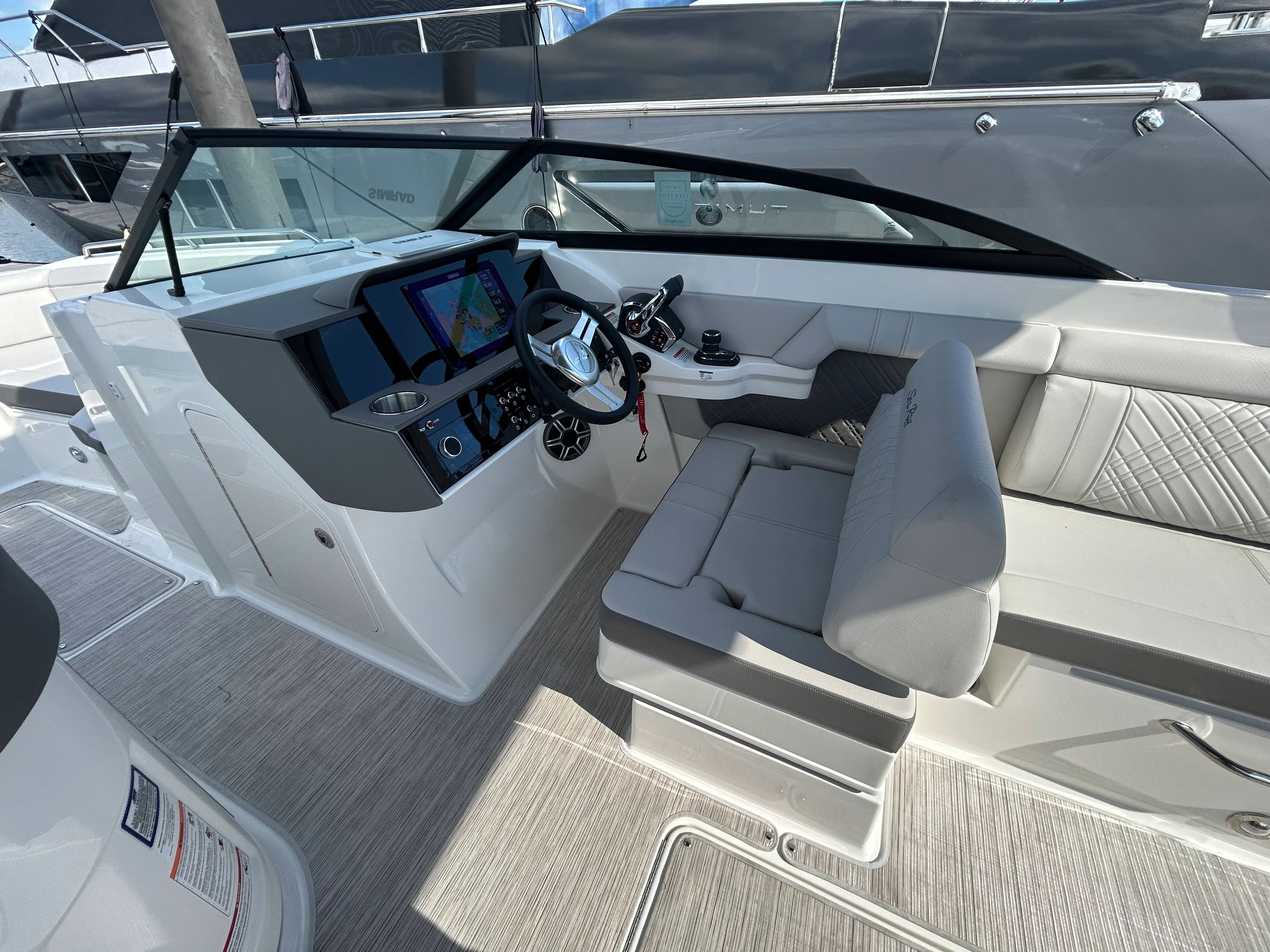 2026 Sea Ray SDX 290 Outboard Image Thumbnail #32