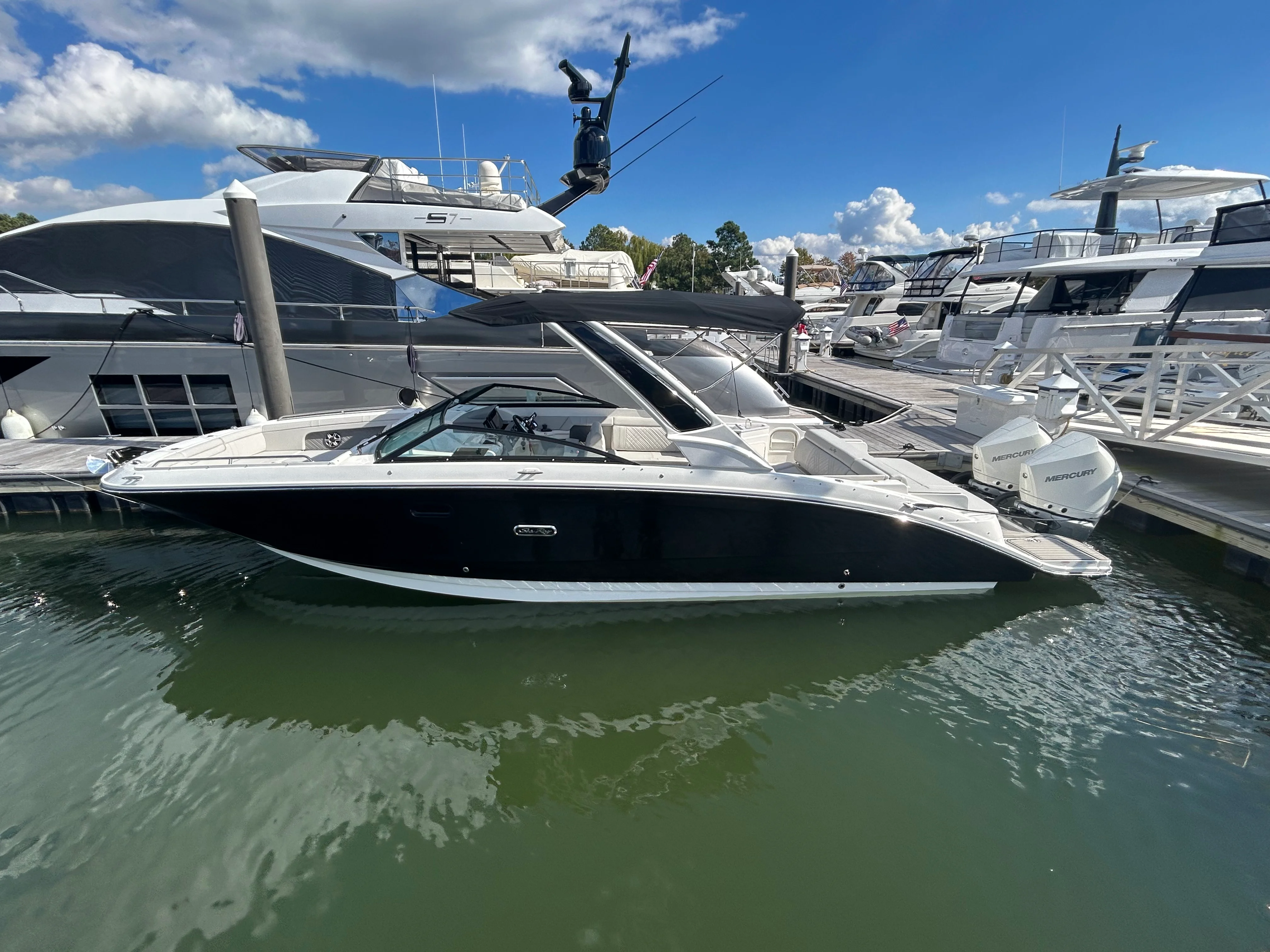 2026 Sea Ray SDX 290 Outboard Image Thumbnail #11